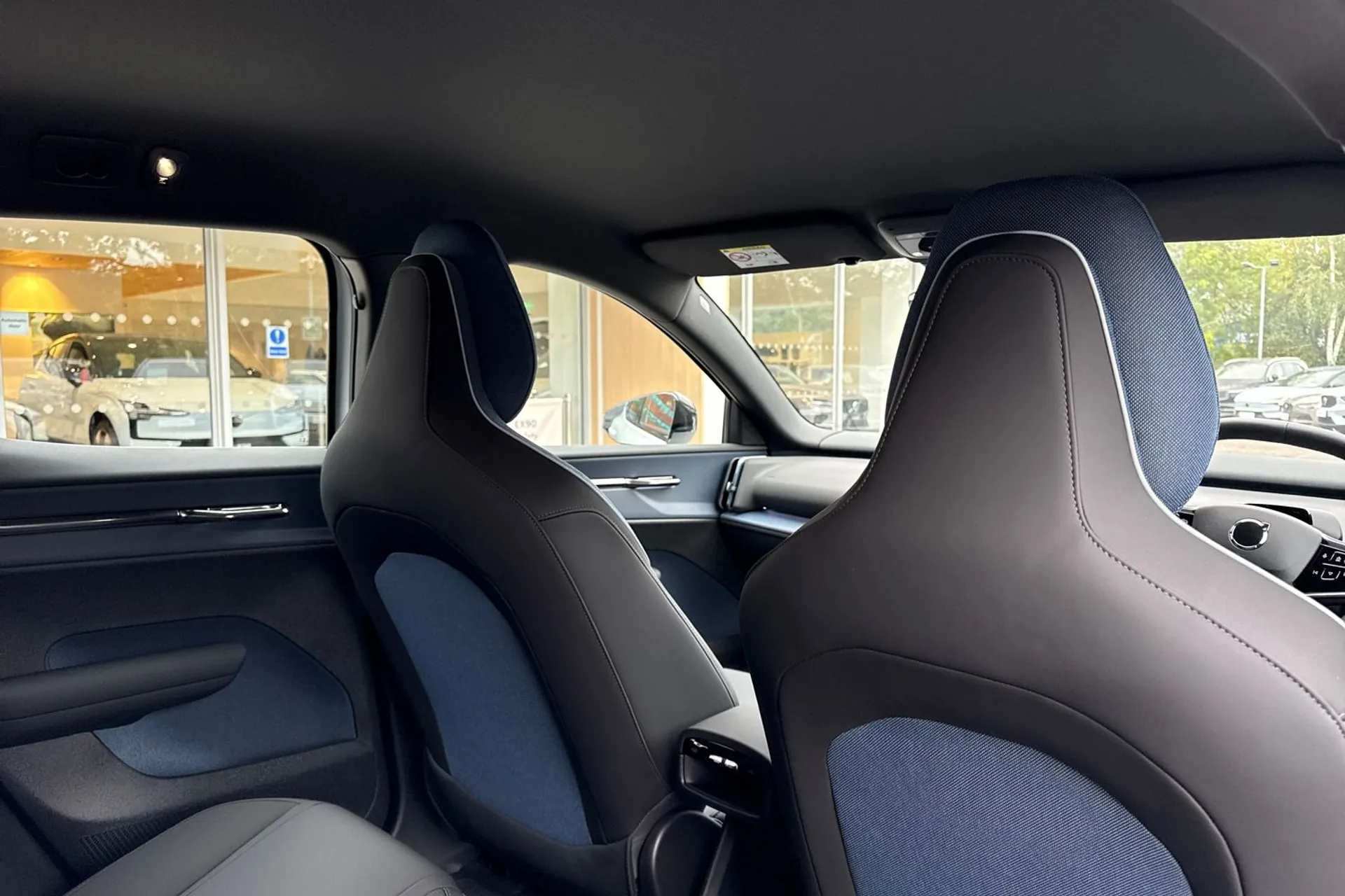 Volvo EX30 thumbnail image number 23