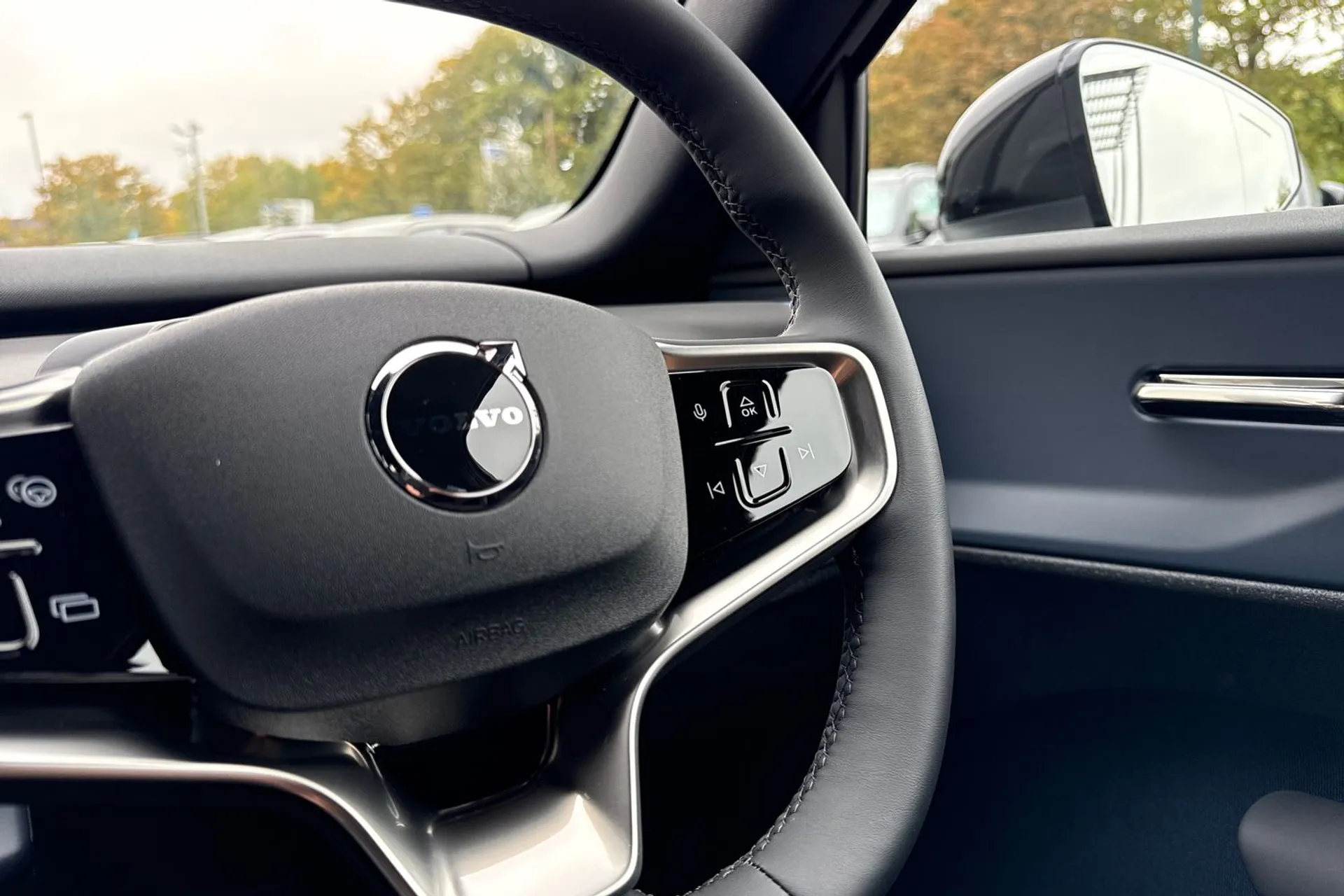 Volvo EX30 thumbnail image number 36