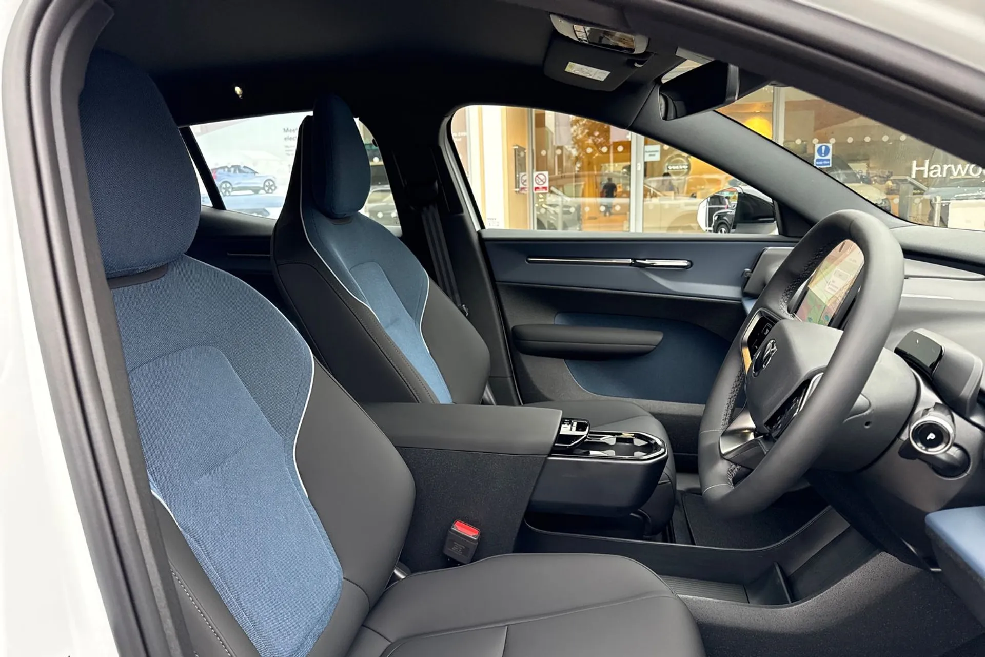 Volvo EX30 thumbnail image number 25