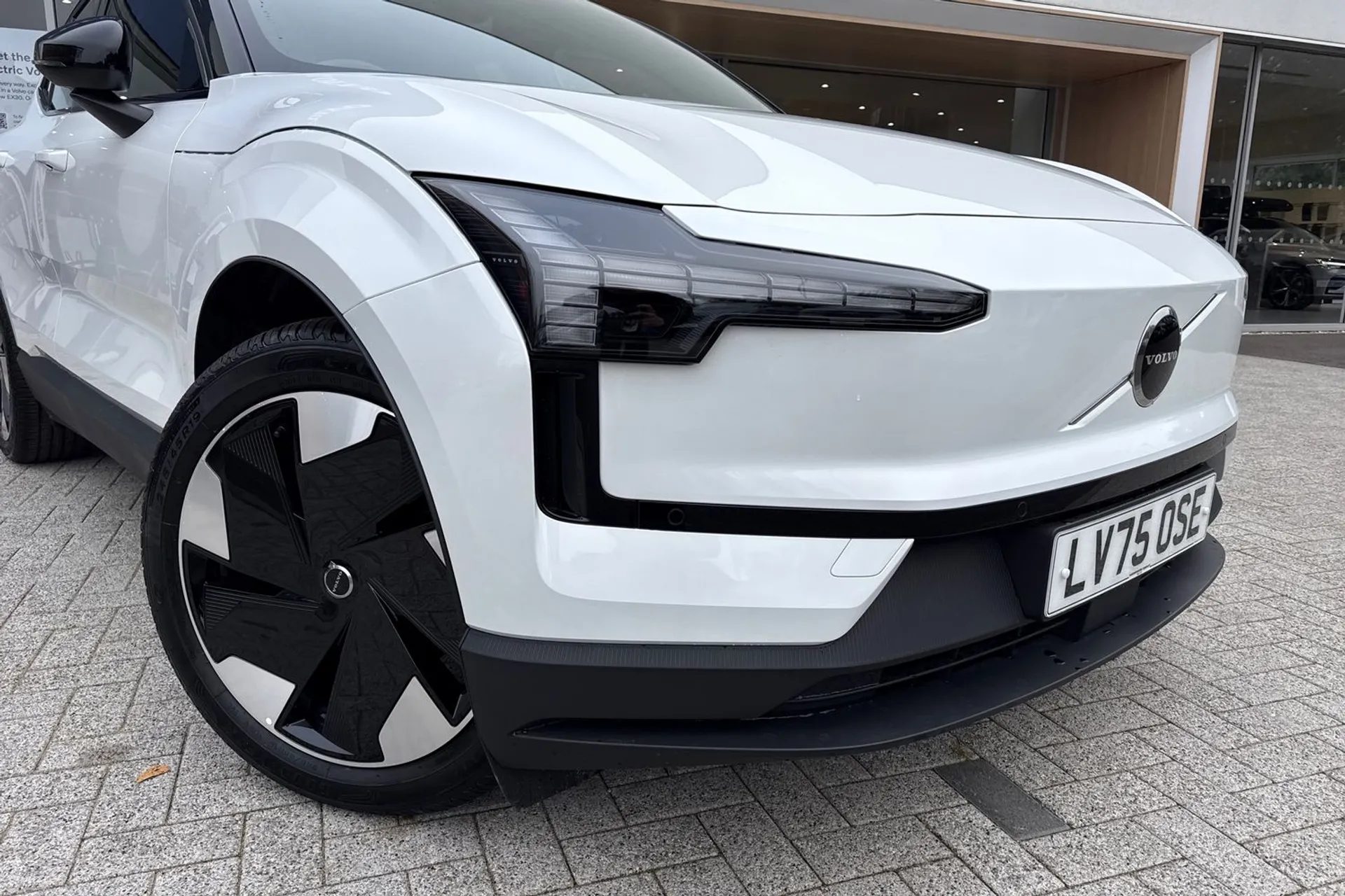 Volvo EX30 thumbnail image number 6