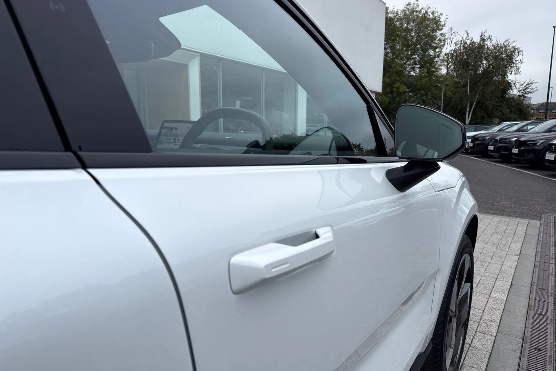 Volvo EX30 thumbnail image number 16