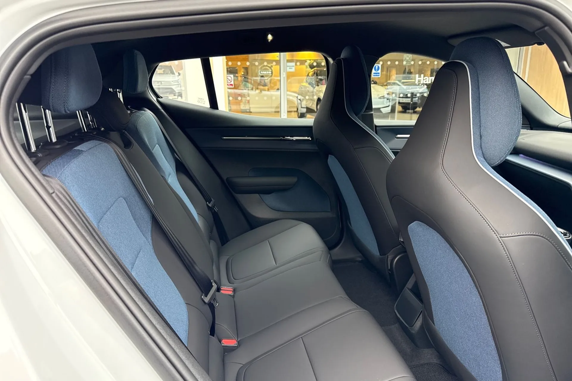 Volvo EX30 thumbnail image number 22