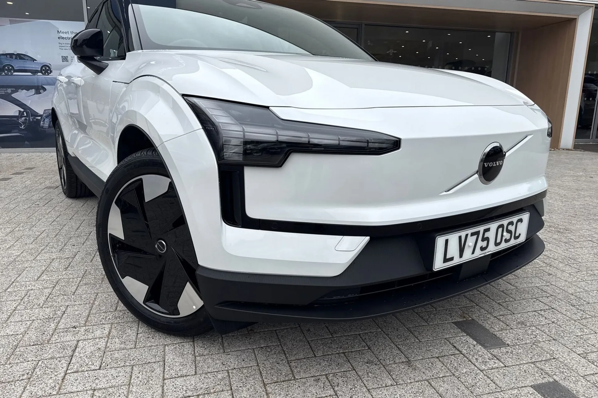 Volvo EX30 thumbnail image number 6