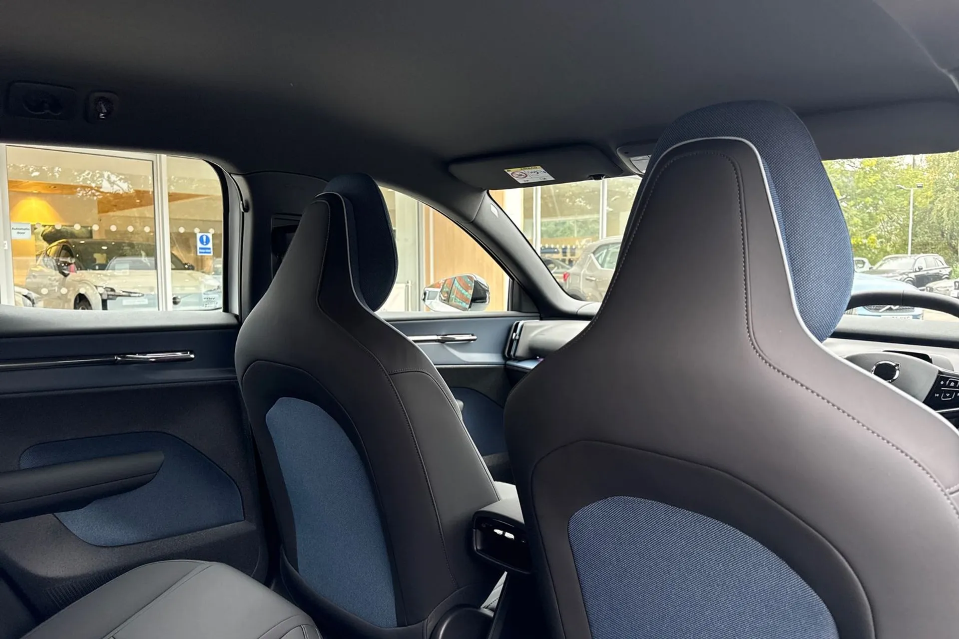 Volvo EX30 thumbnail image number 24