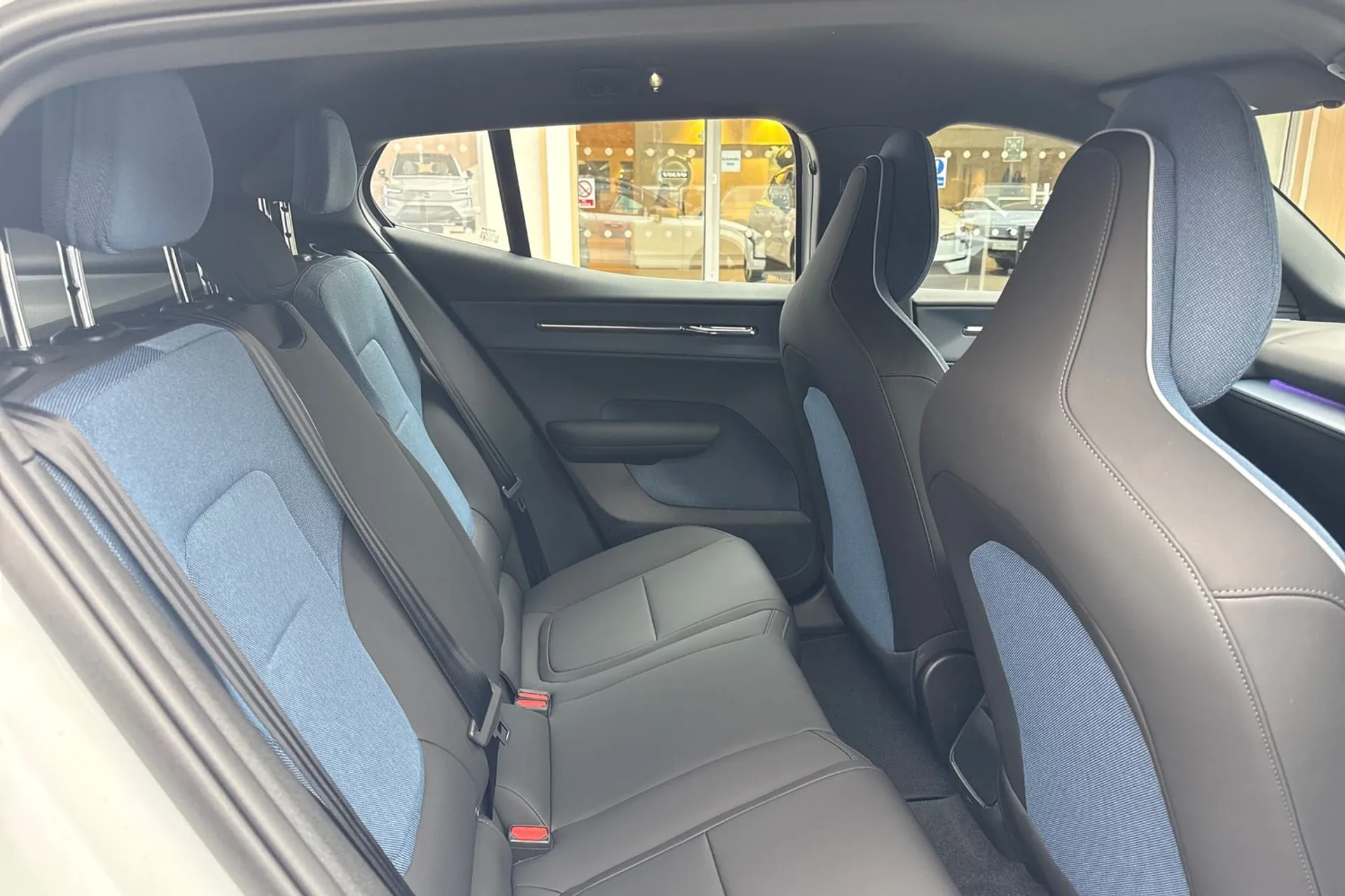 Volvo EX30 thumbnail image number 23