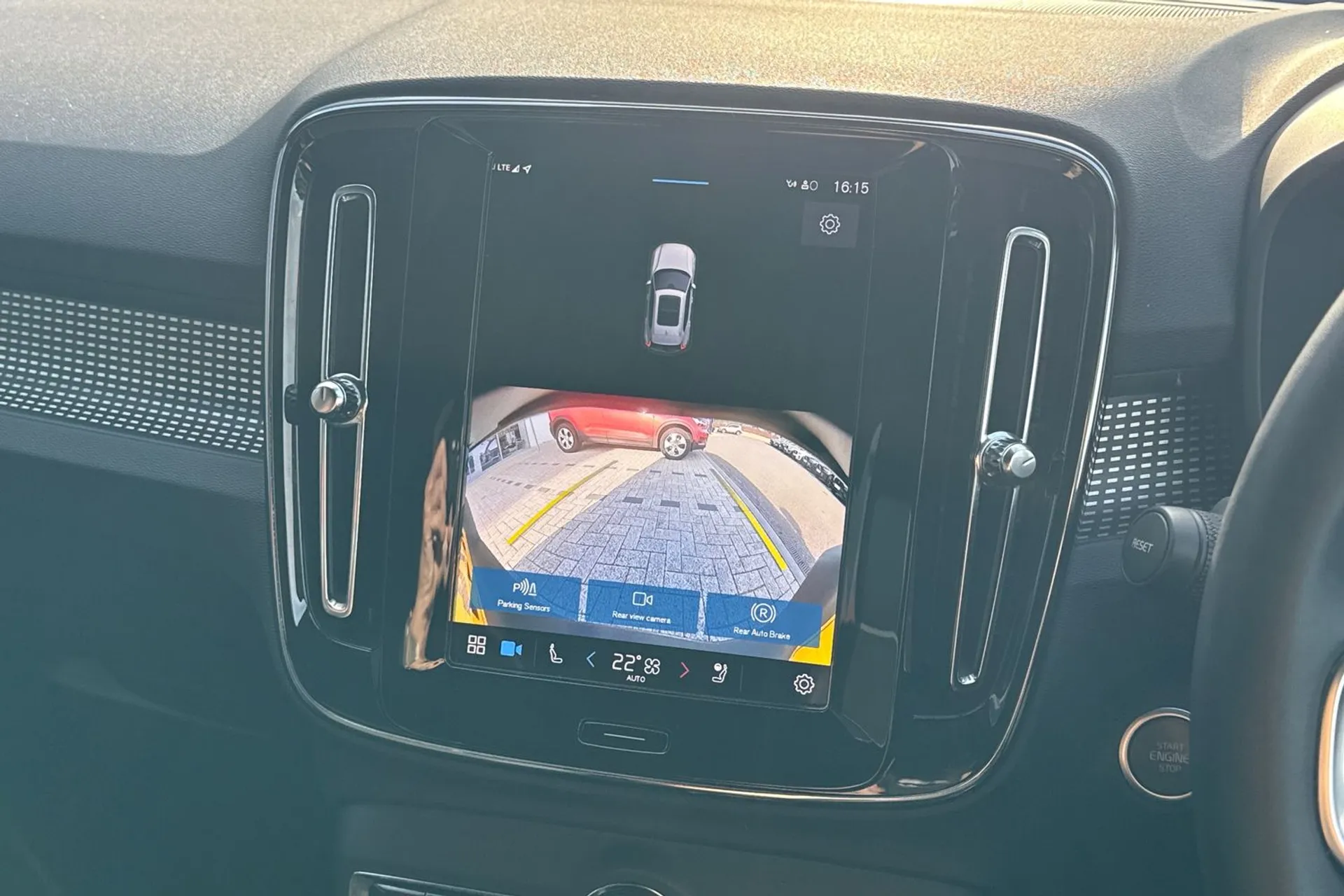 Volvo XC40 thumbnail image number 4