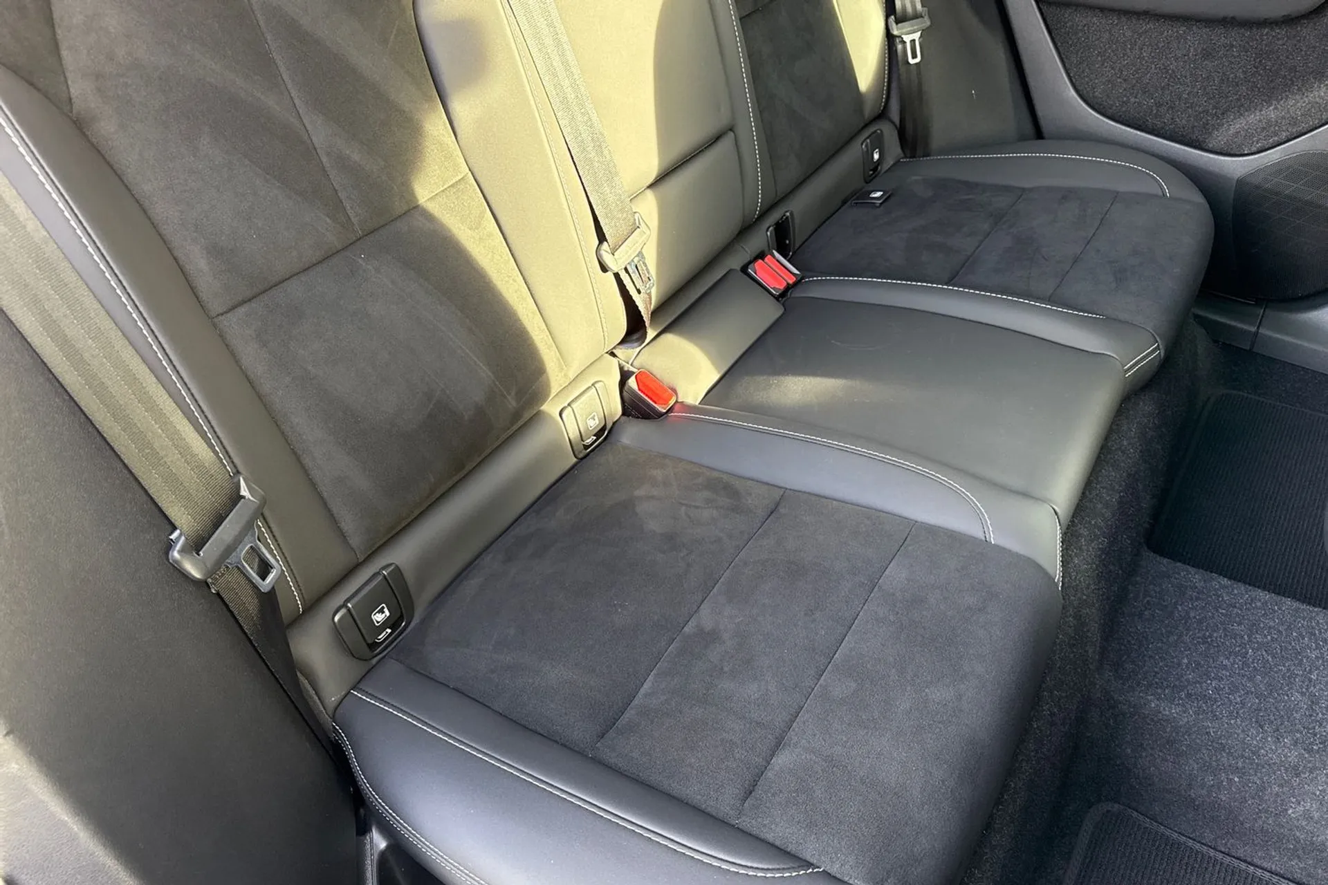 Volvo XC40 thumbnail image number 24