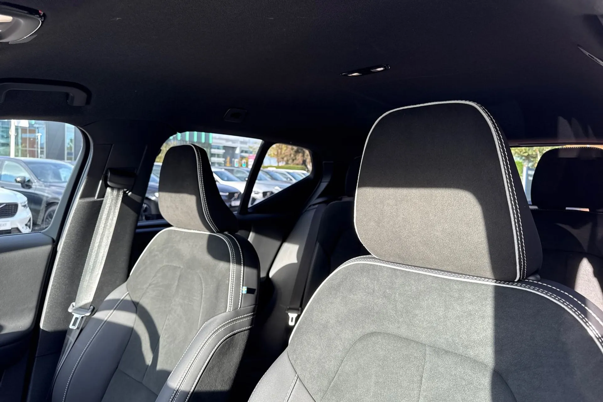 Volvo XC40 thumbnail image number 28