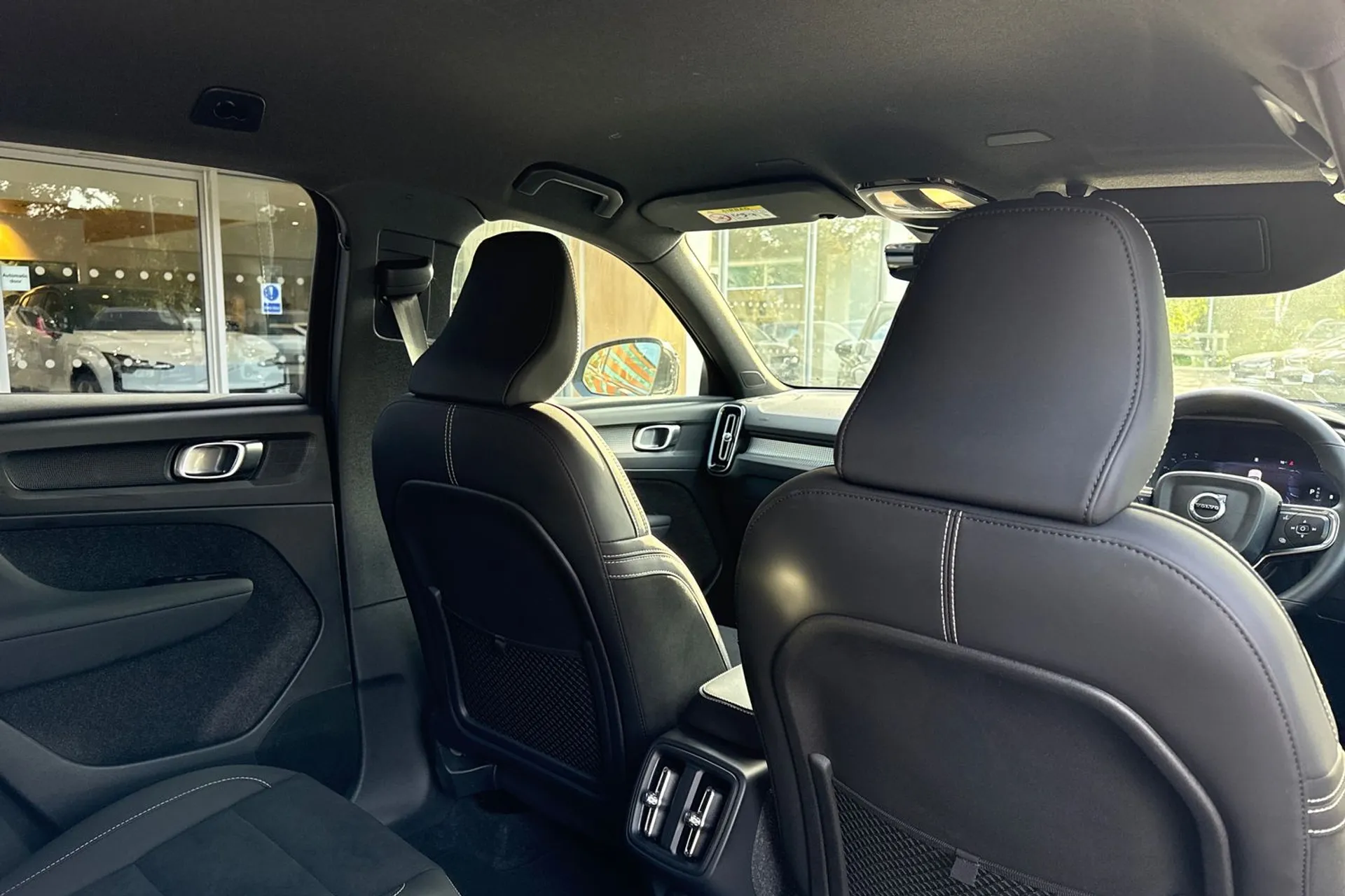 Volvo XC40 thumbnail image number 23