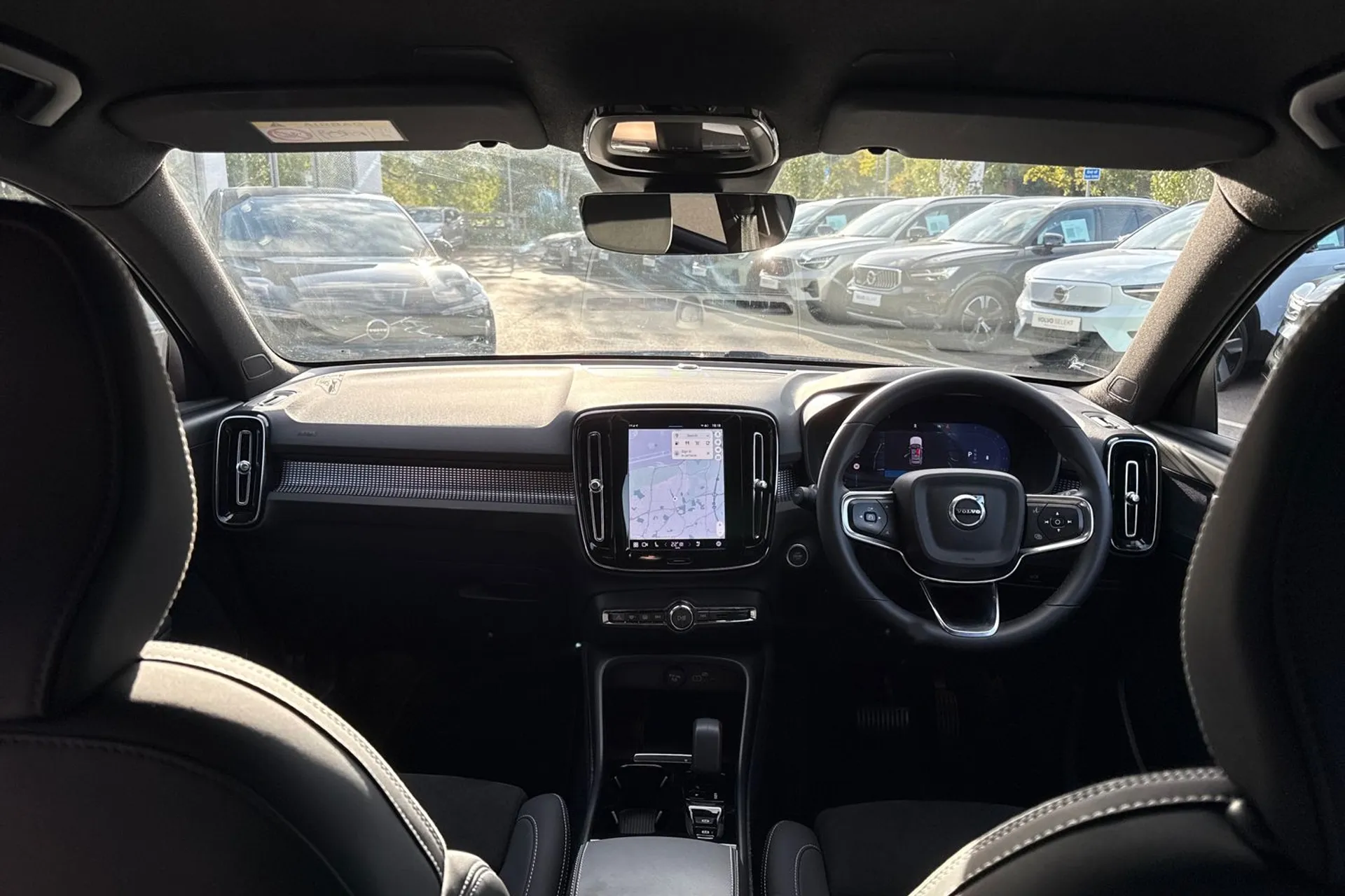 Volvo XC40 thumbnail image number 3