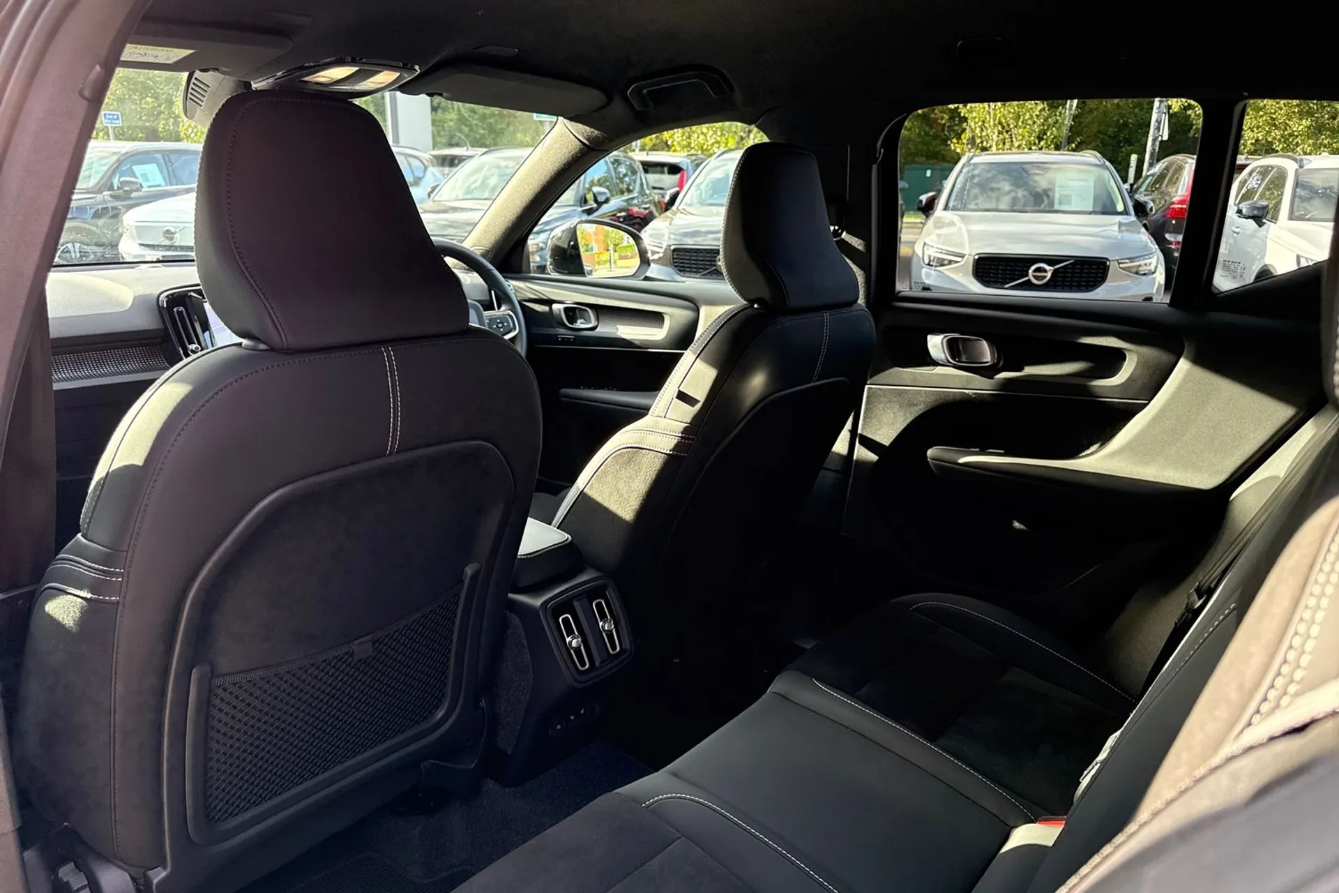 Volvo XC40 thumbnail image number 30