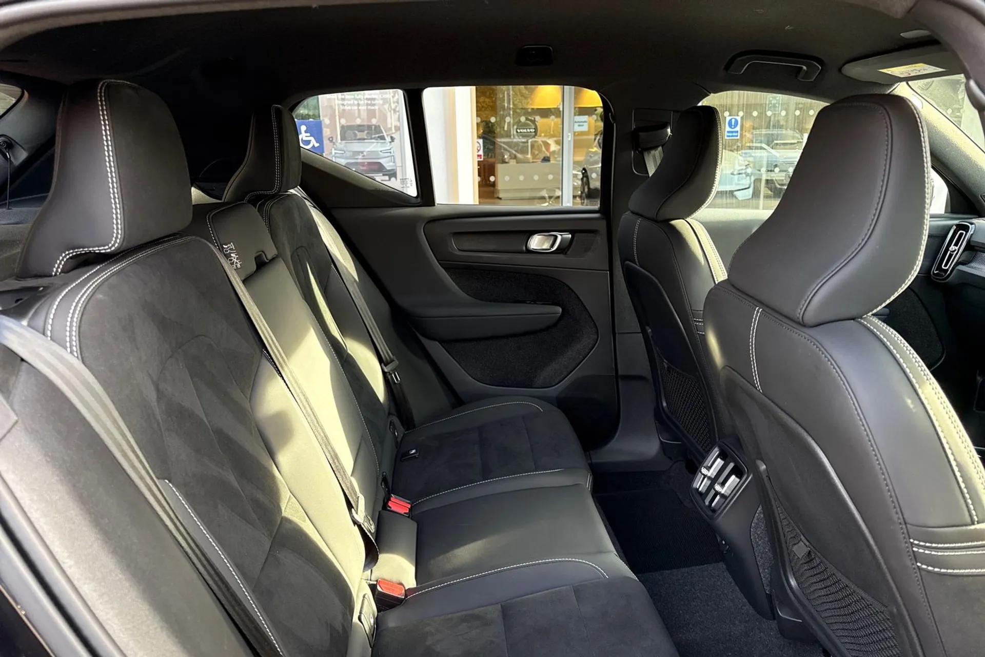 Volvo XC40 thumbnail image number 22