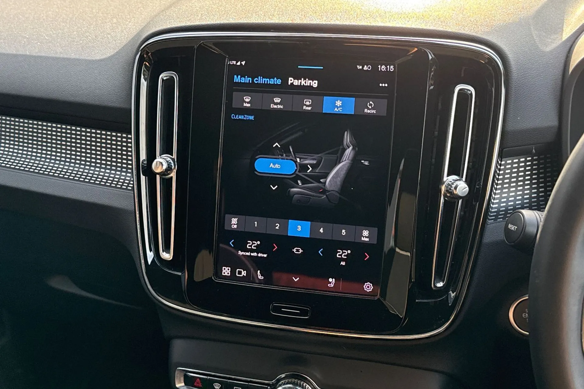 Volvo XC40 thumbnail image number 38