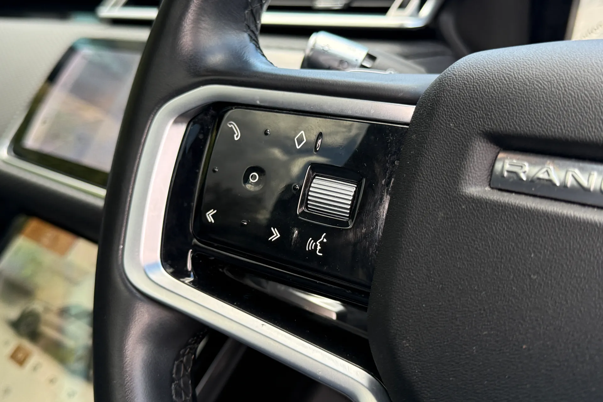 LAND ROVER RANGE ROVER VELAR thumbnail image number 44