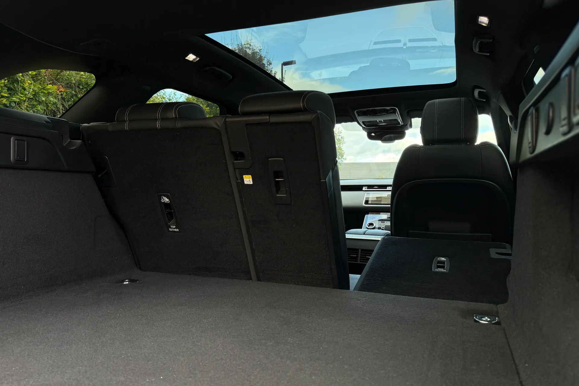 LAND ROVER RANGE ROVER VELAR thumbnail image number 25