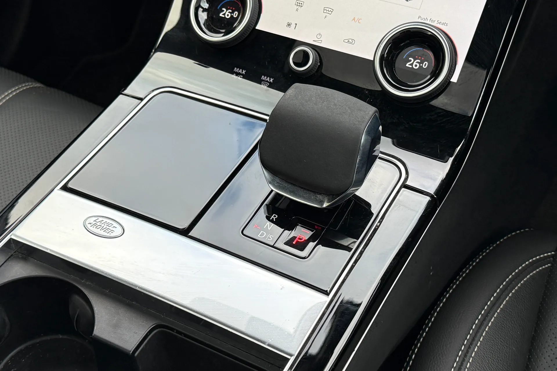 LAND ROVER RANGE ROVER VELAR thumbnail image number 19