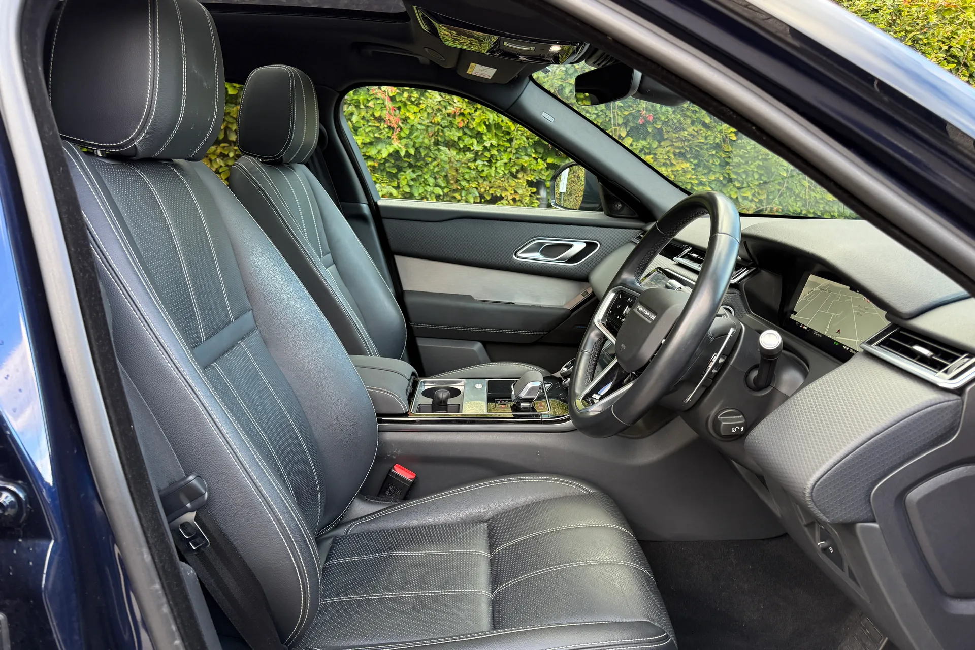 LAND ROVER RANGE ROVER VELAR thumbnail image number 33