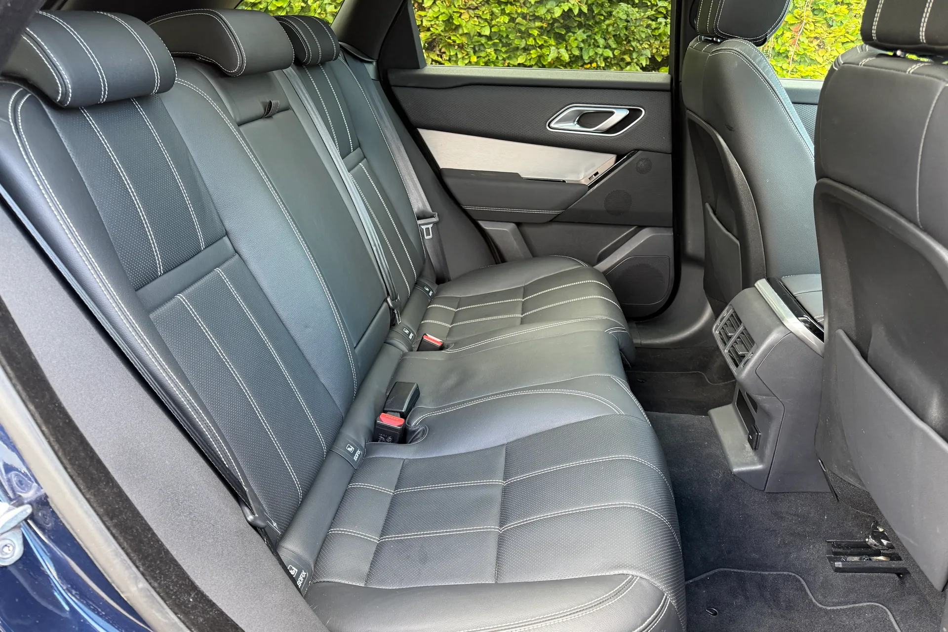 LAND ROVER RANGE ROVER VELAR thumbnail image number 27