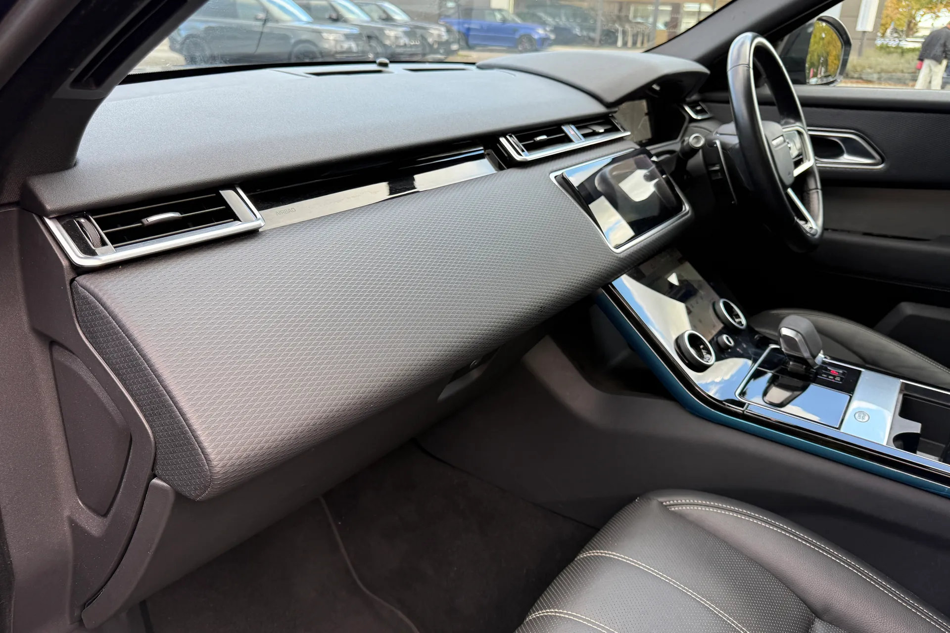 LAND ROVER RANGE ROVER VELAR thumbnail image number 35