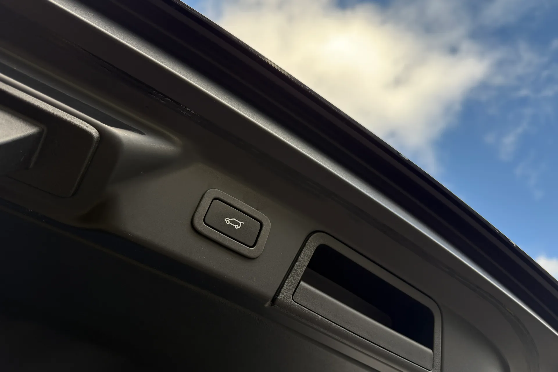 LAND ROVER RANGE ROVER VELAR thumbnail image number 23