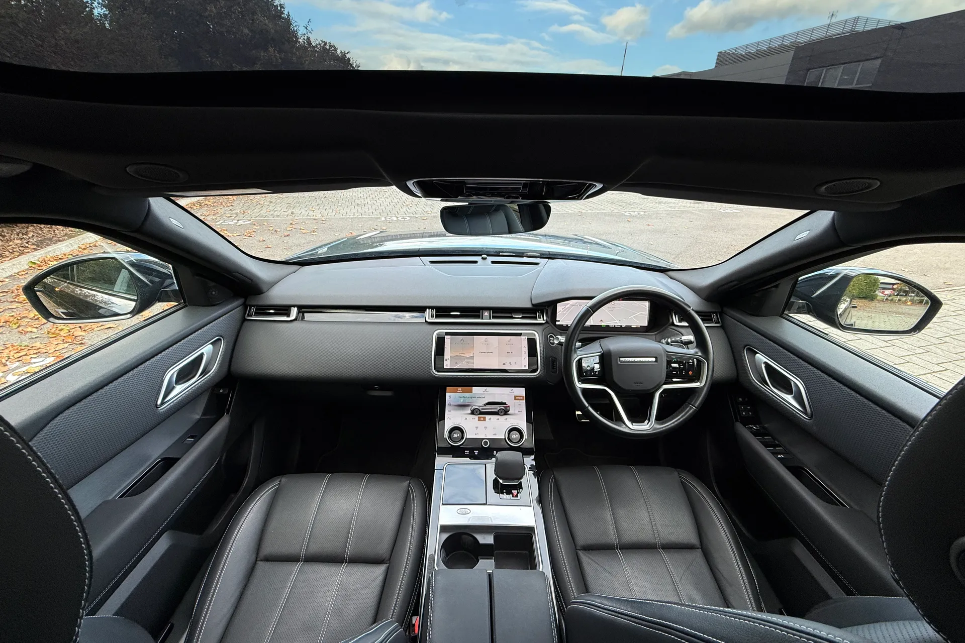 LAND ROVER RANGE ROVER VELAR thumbnail image number 3