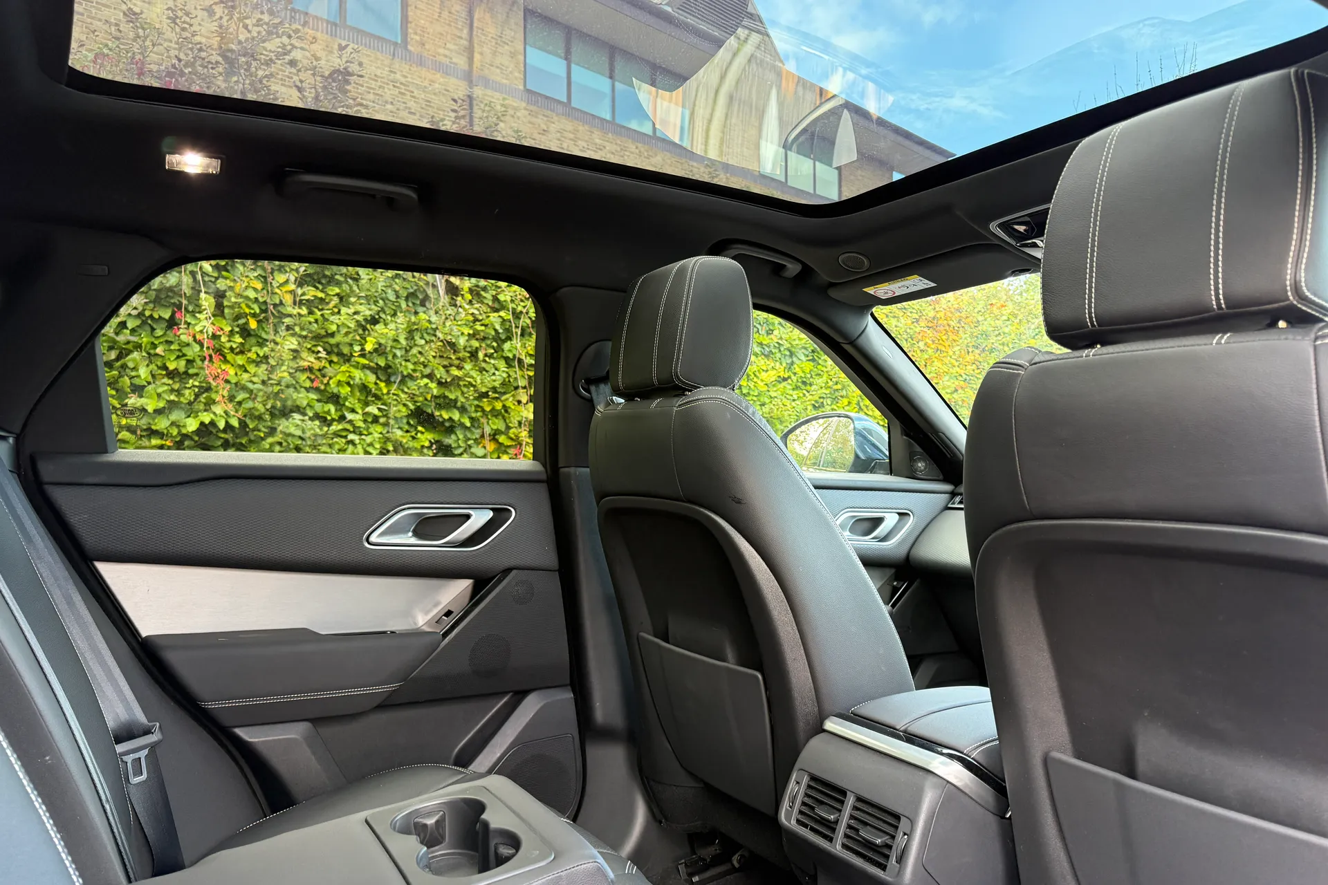 LAND ROVER RANGE ROVER VELAR thumbnail image number 28