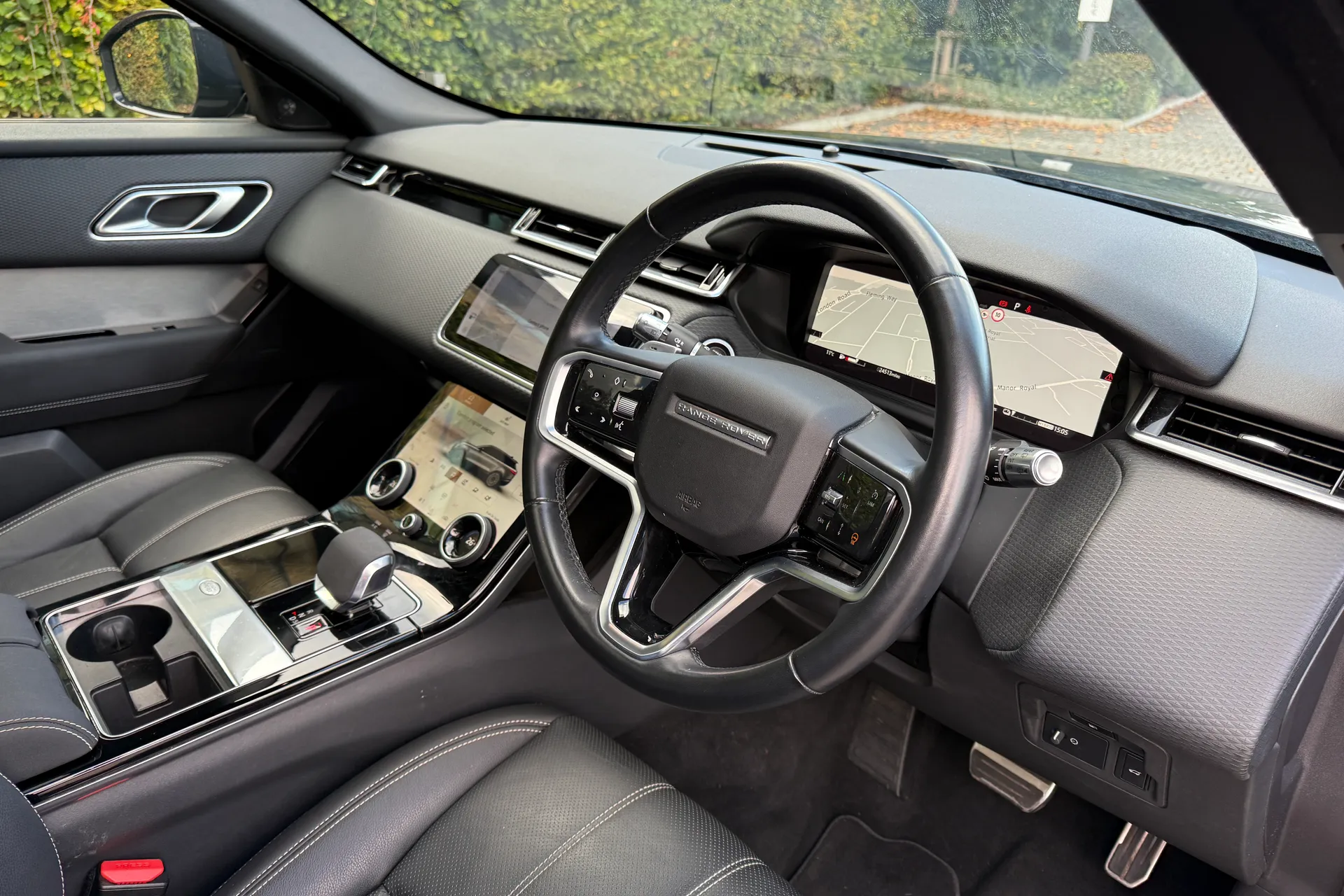 LAND ROVER RANGE ROVER VELAR thumbnail image number 32