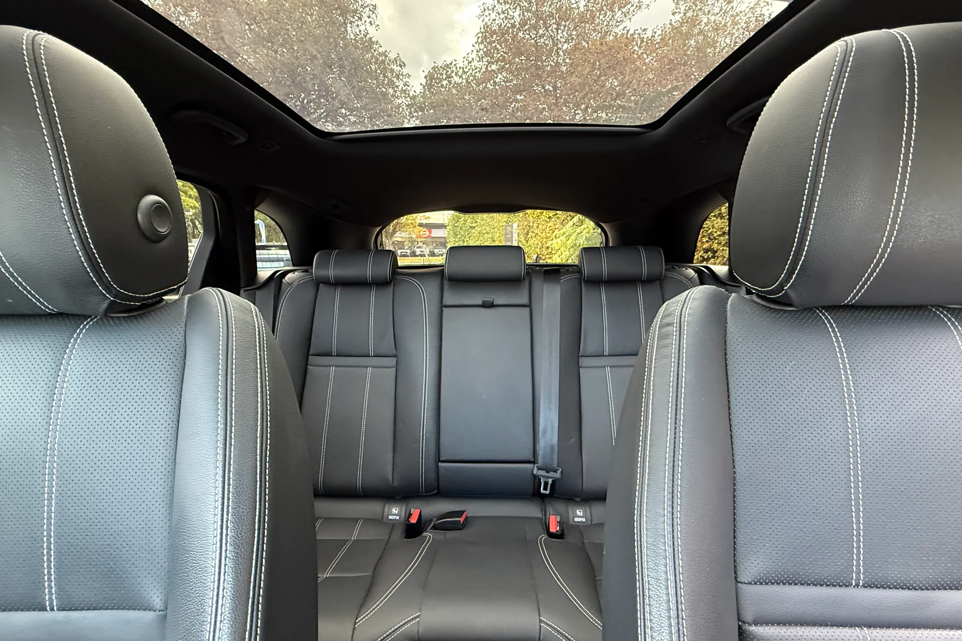 LAND ROVER RANGE ROVER VELAR thumbnail image number 31