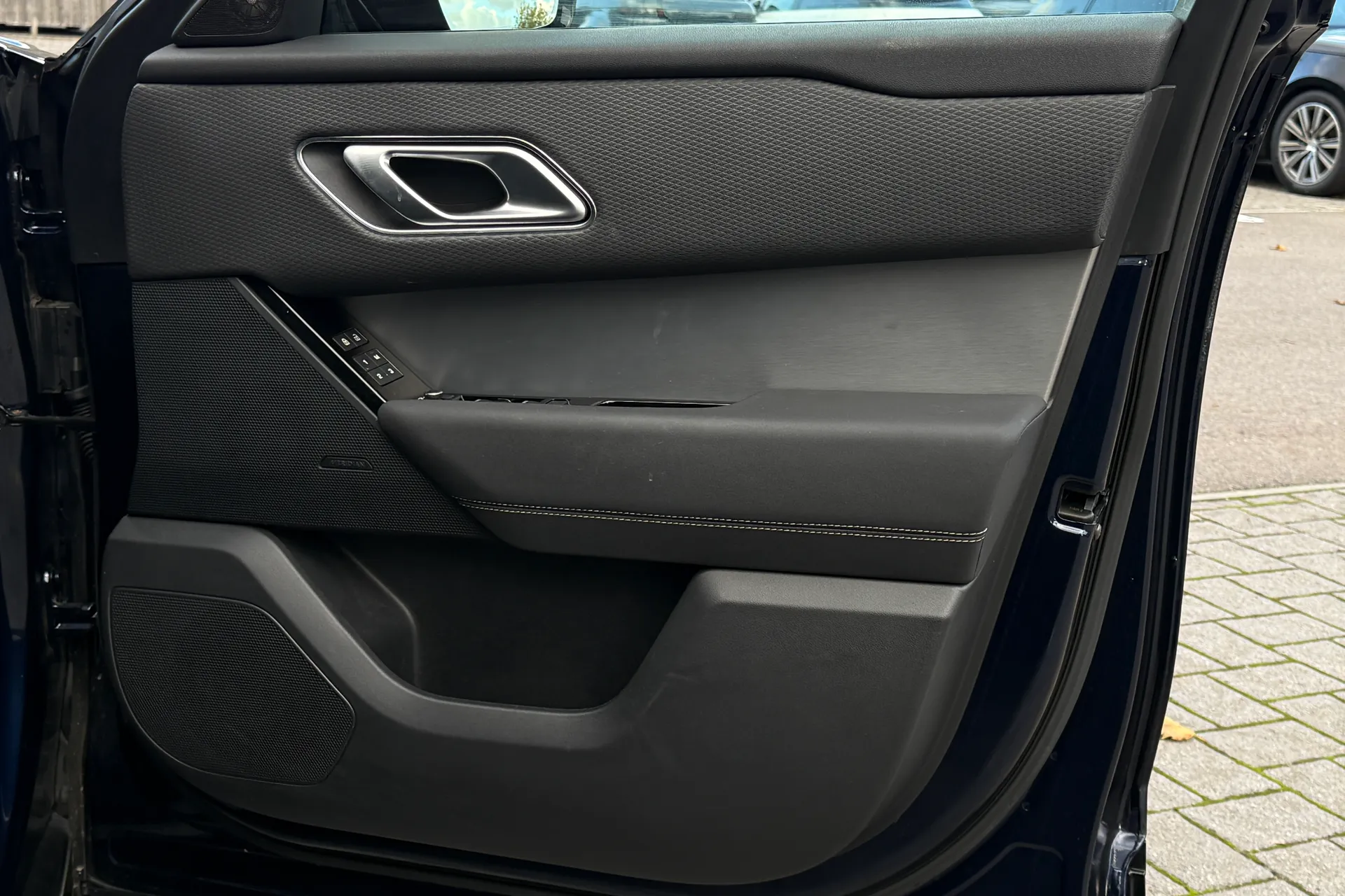 LAND ROVER RANGE ROVER VELAR thumbnail image number 47