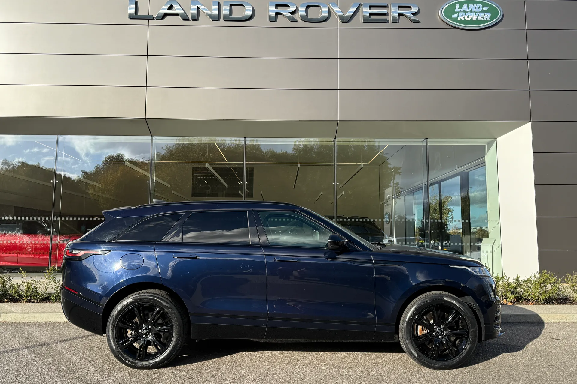 LAND ROVER RANGE ROVER VELAR thumbnail image number 2
