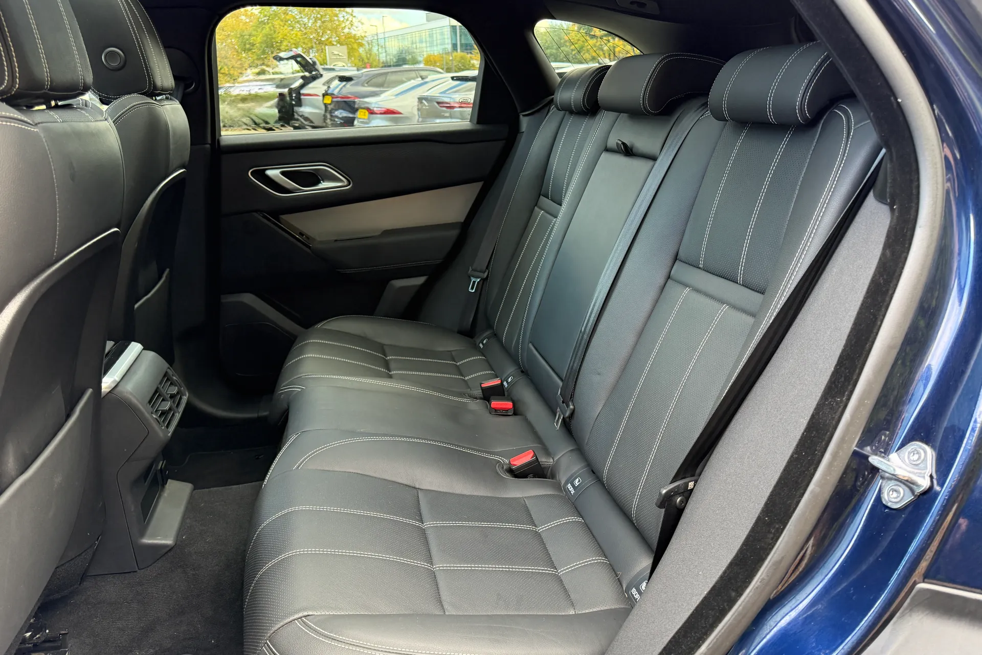 LAND ROVER RANGE ROVER VELAR thumbnail image number 37