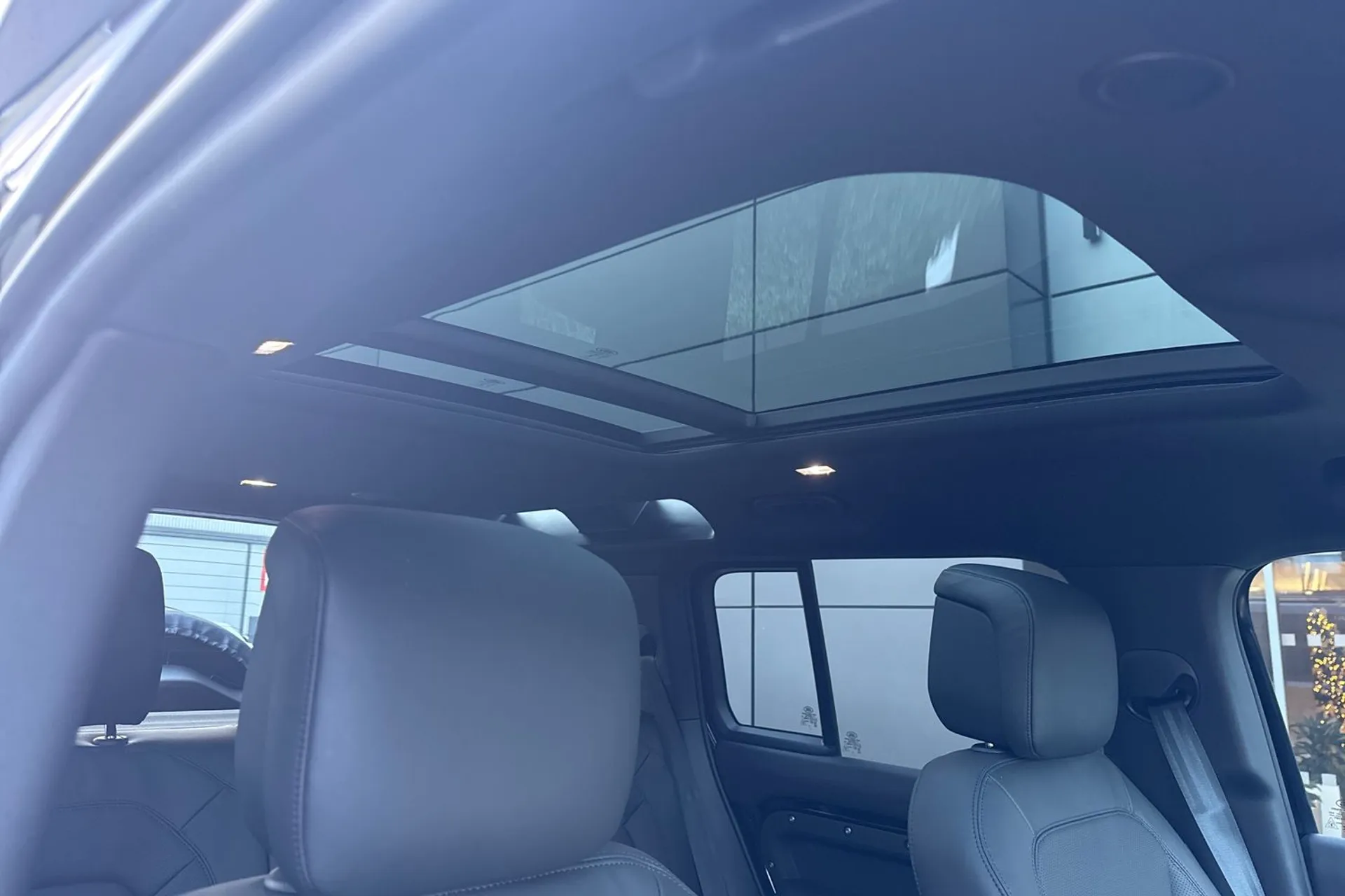 LAND ROVER Defender 110 thumbnail image number 8