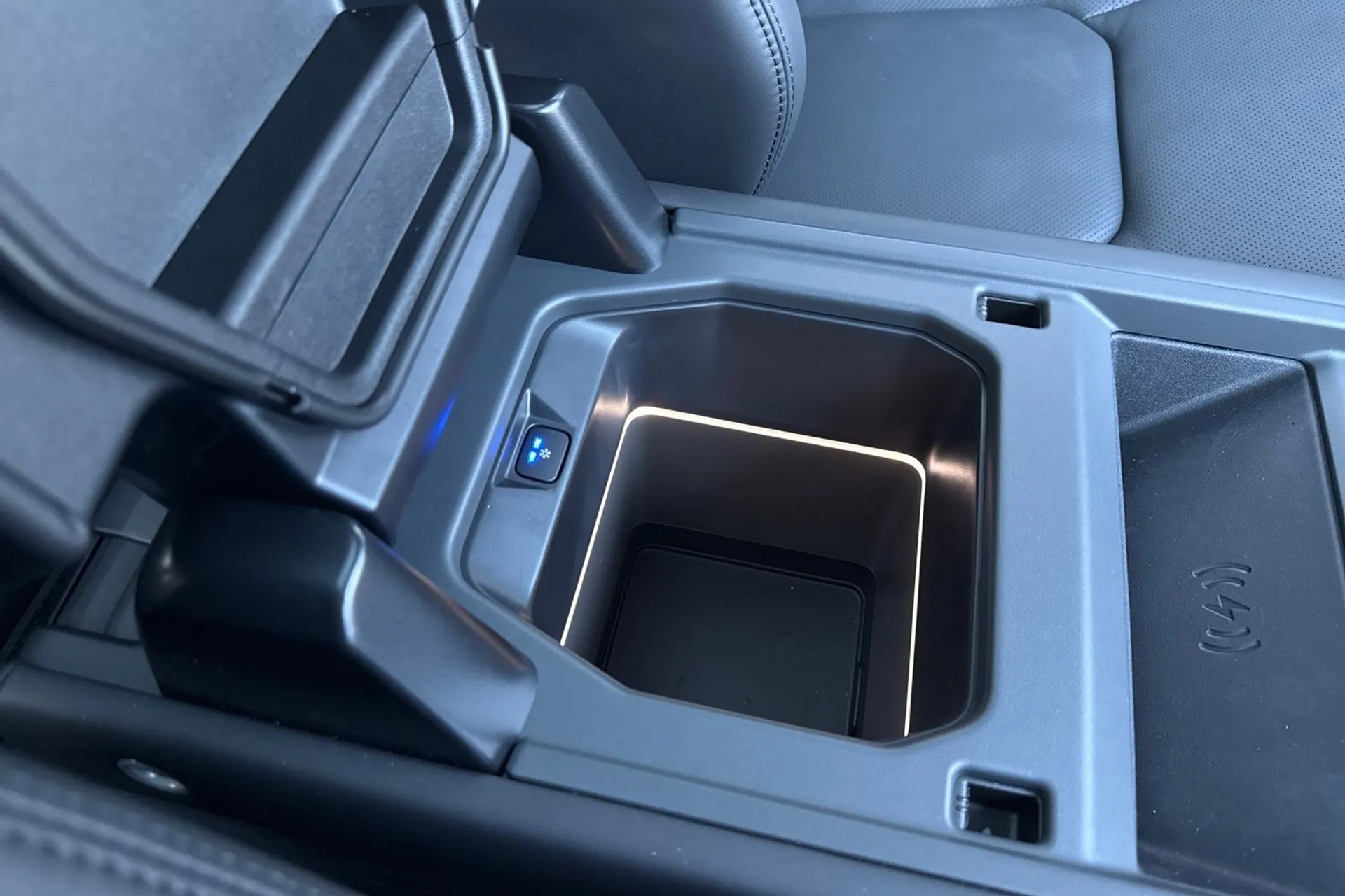 LAND ROVER Defender 110 thumbnail image number 62