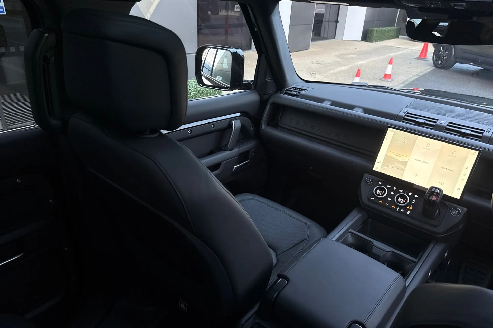 LAND ROVER Defender 110 thumbnail image number 48