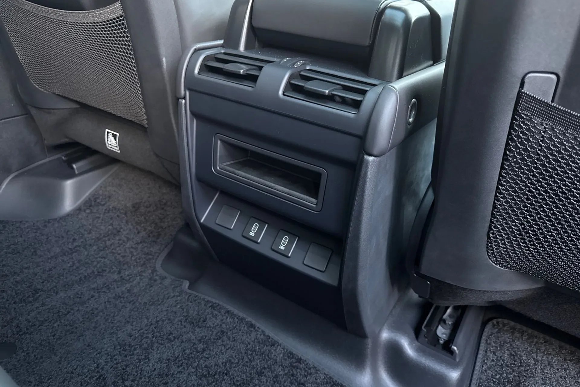 LAND ROVER Defender 110 thumbnail image number 63