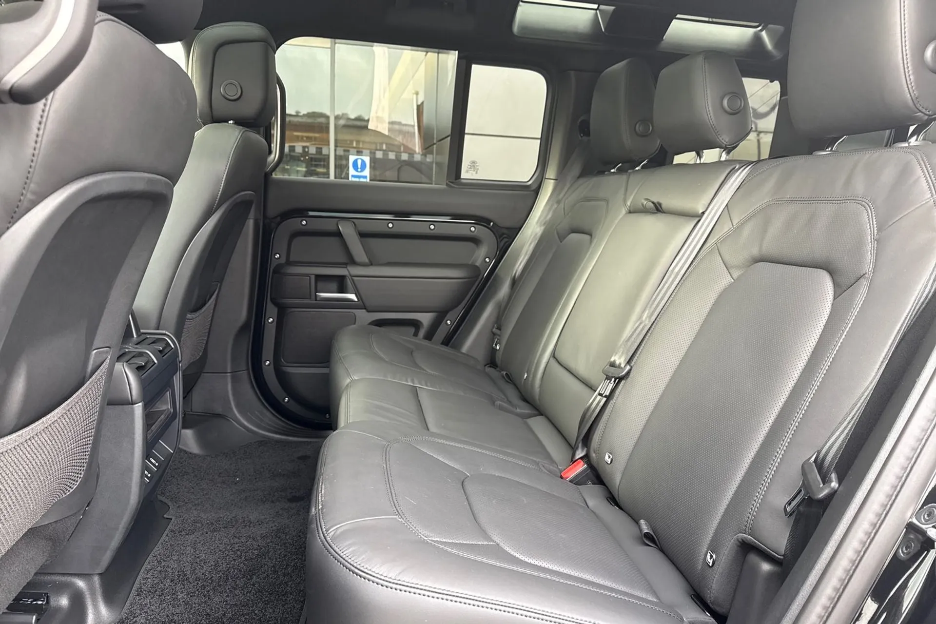 LAND ROVER Defender 110 thumbnail image number 46