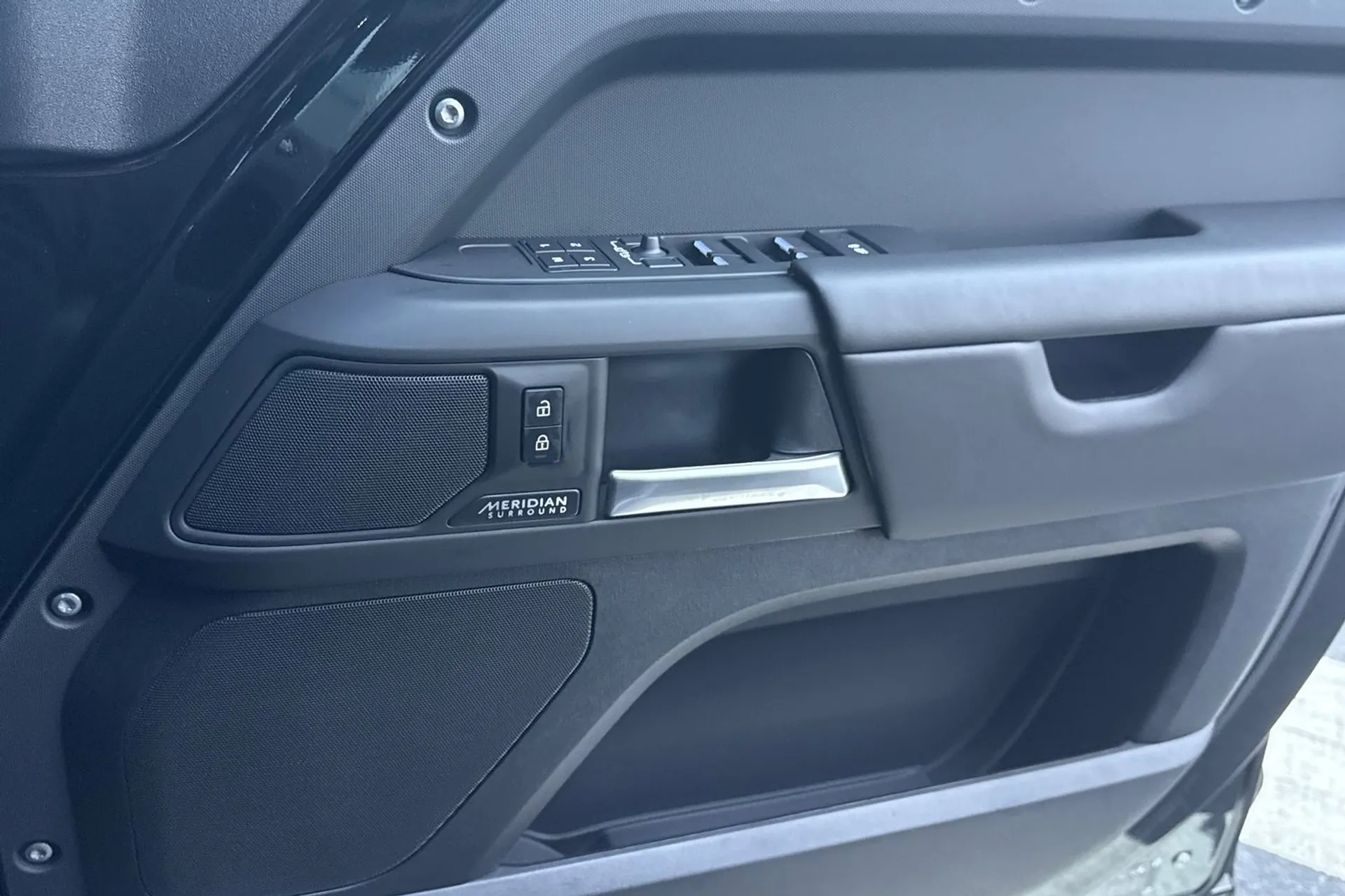 LAND ROVER Defender 110 thumbnail image number 56