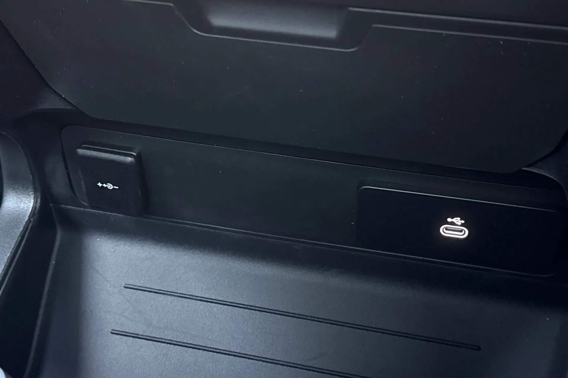 LAND ROVER Defender 110 thumbnail image number 61