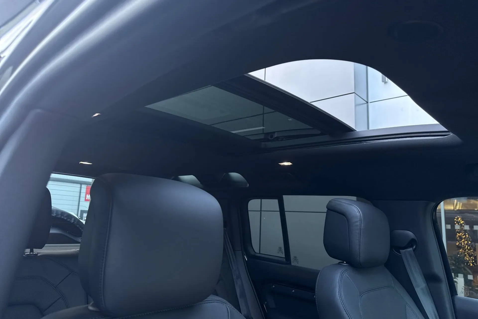 LAND ROVER Defender 110 thumbnail image number 9