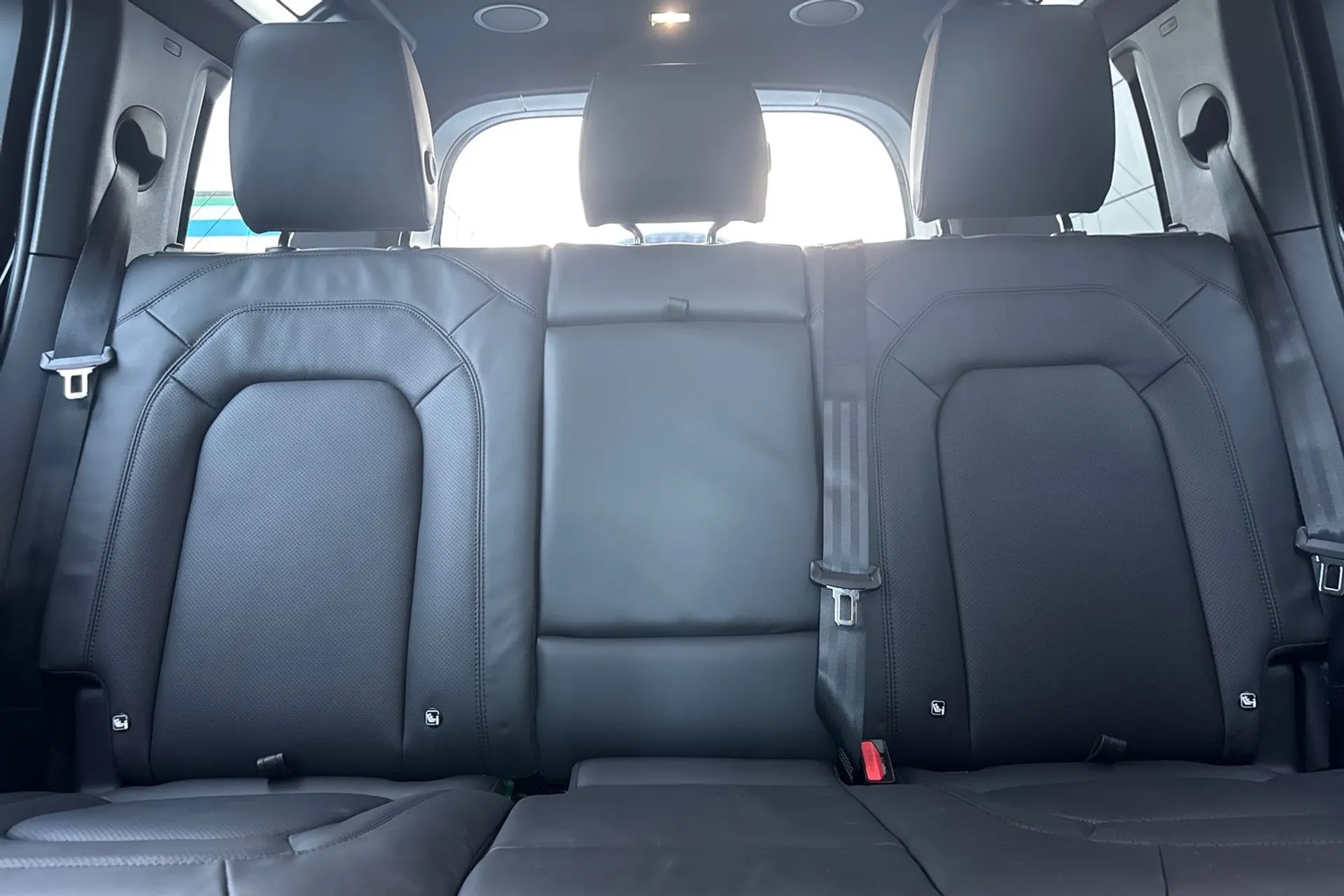 LAND ROVER Defender 110 thumbnail image number 47