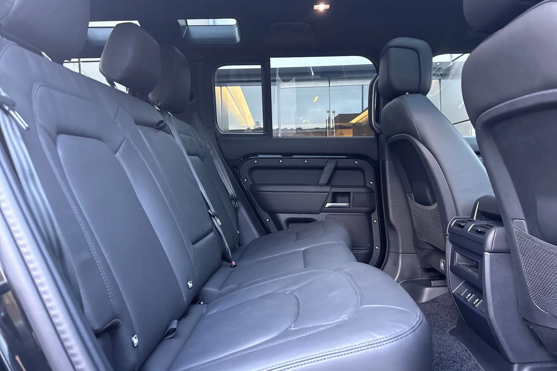 LAND ROVER Defender 110 thumbnail image number 24