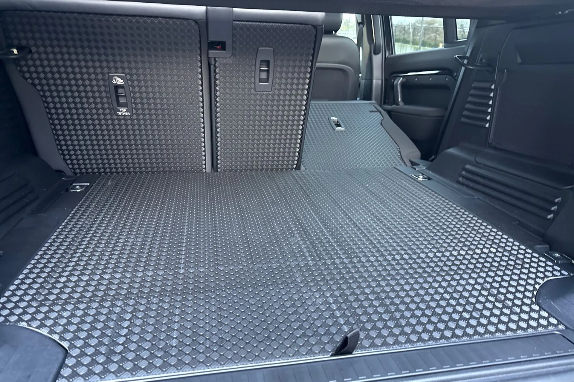 LAND ROVER Defender 110 thumbnail image number 41