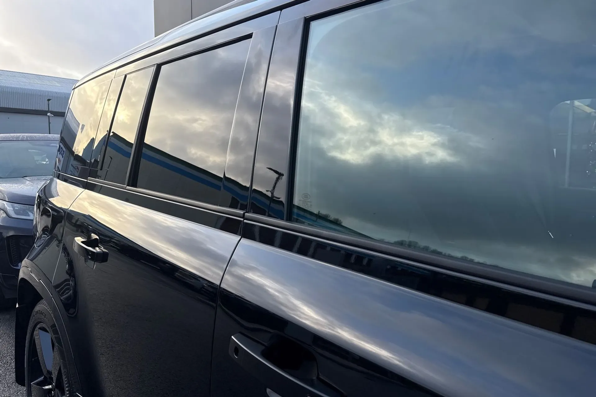 LAND ROVER Defender 110 thumbnail image number 32