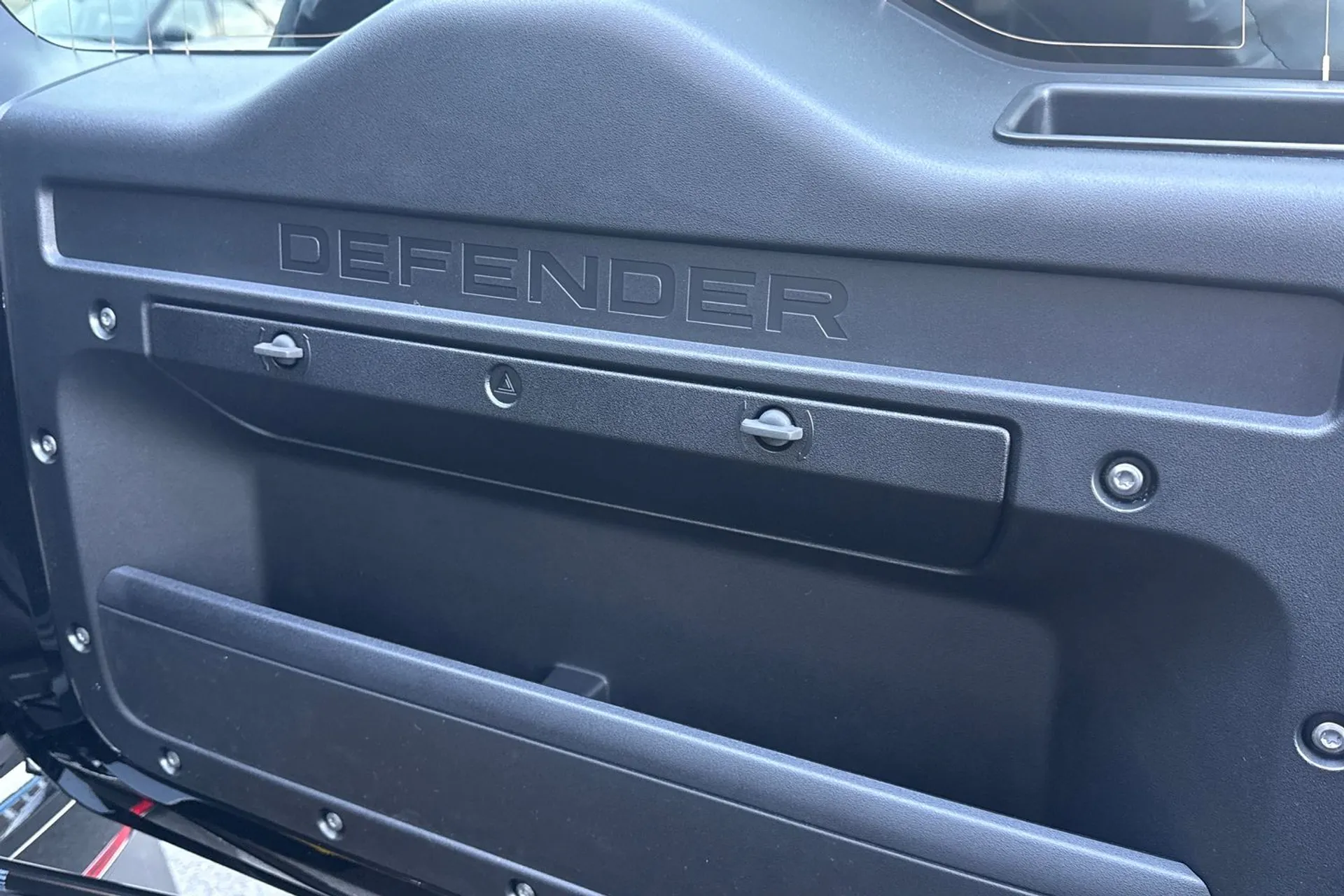 LAND ROVER Defender 110 thumbnail image number 65