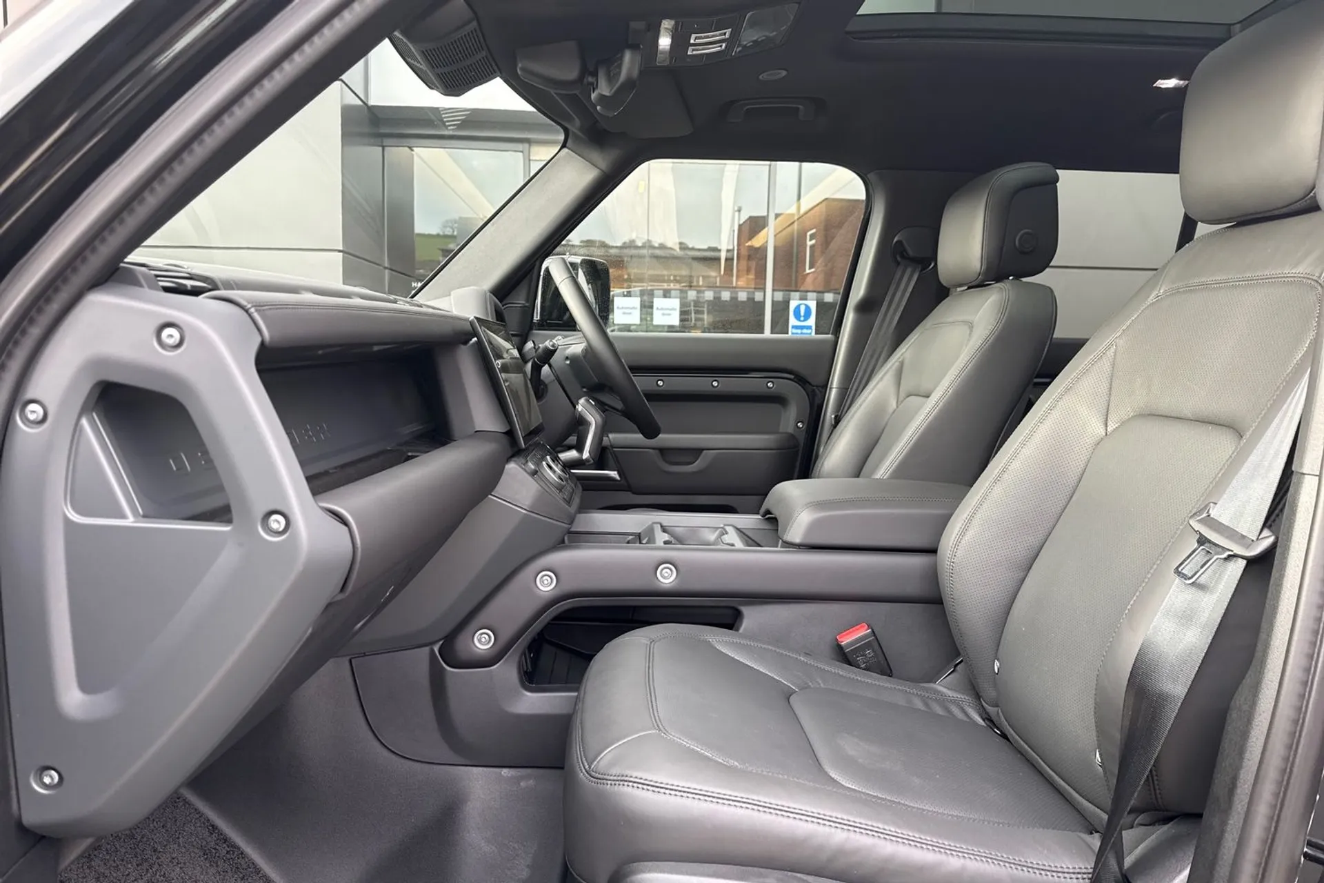 LAND ROVER Defender 110 thumbnail image number 45