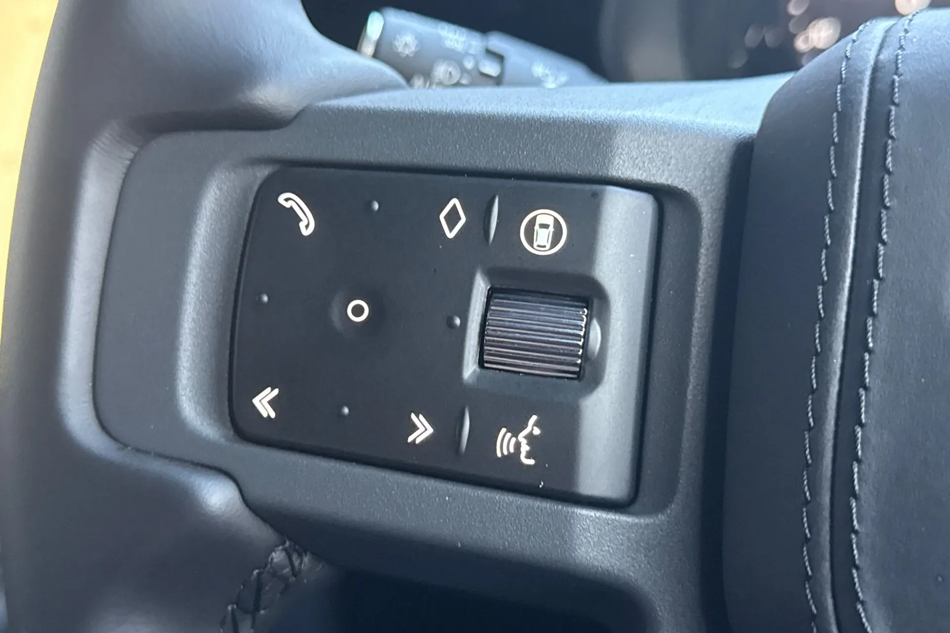 LAND ROVER Defender 110 thumbnail image number 53