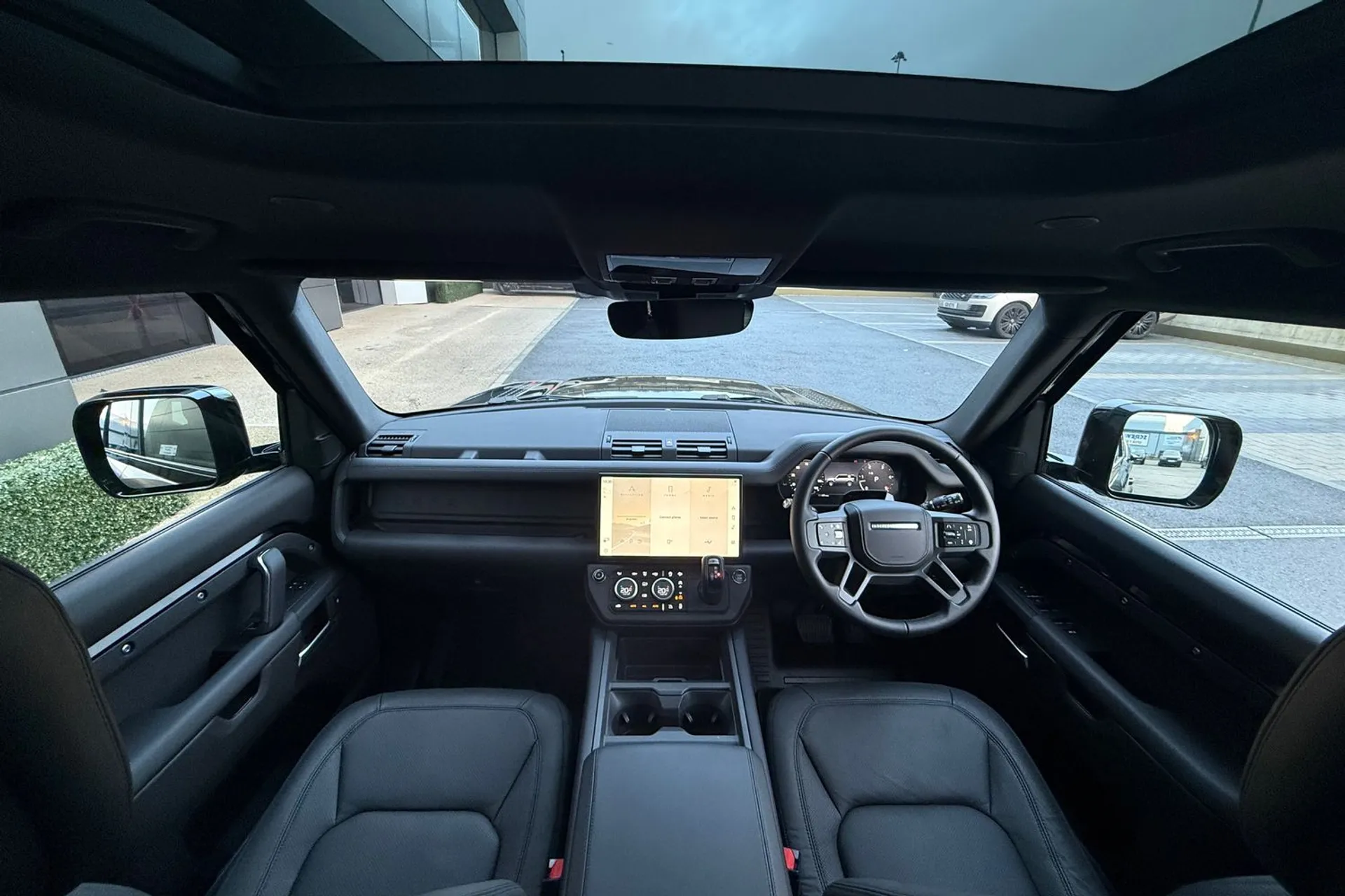 LAND ROVER Defender 110 thumbnail image number 3