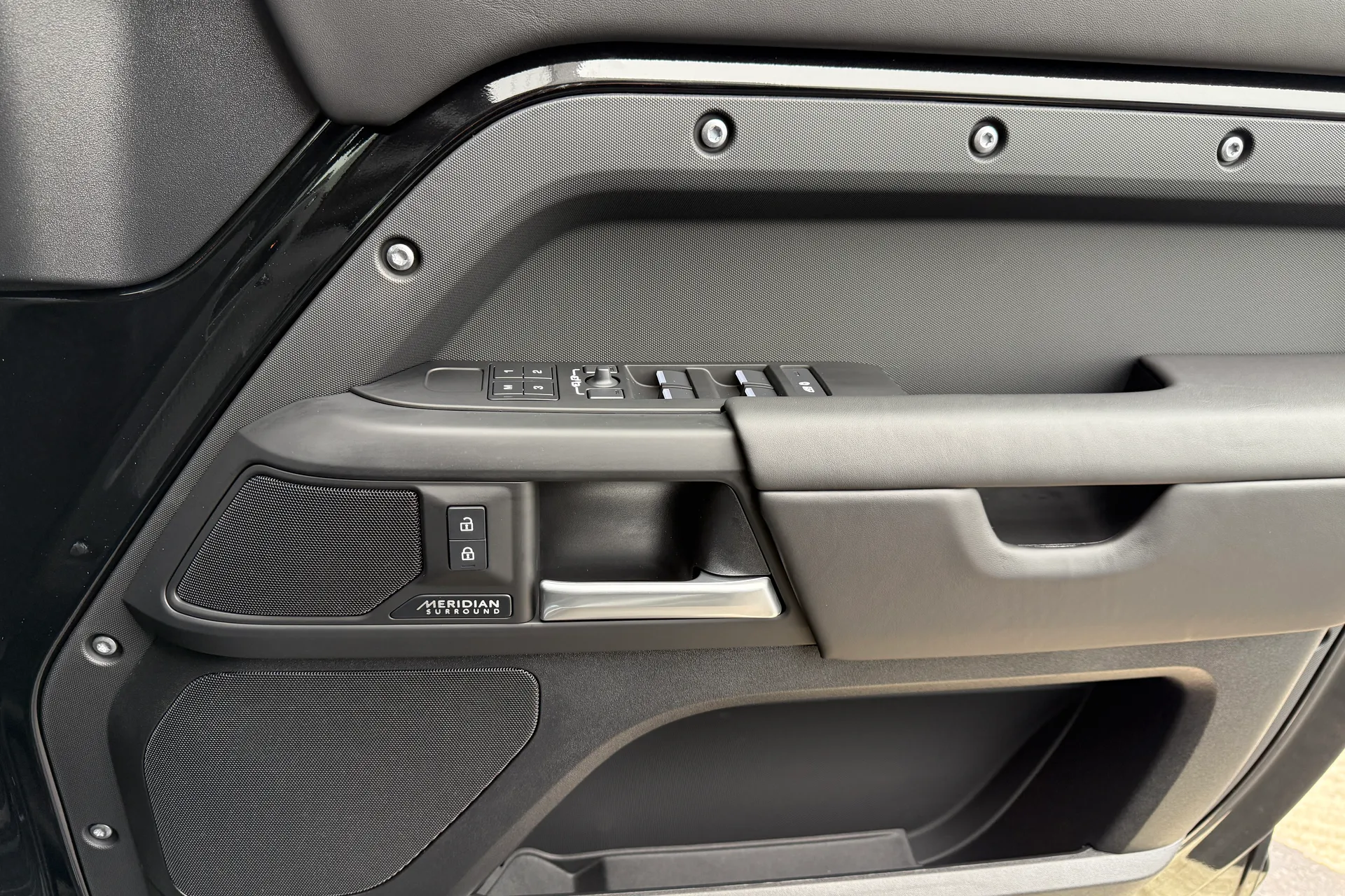 LAND ROVER DEFENDER thumbnail image number 46