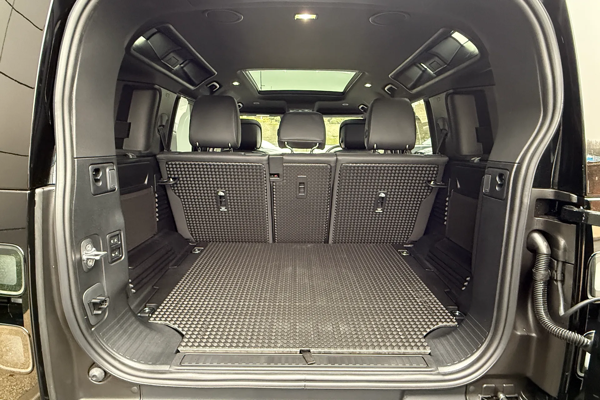 LAND ROVER DEFENDER thumbnail image number 60