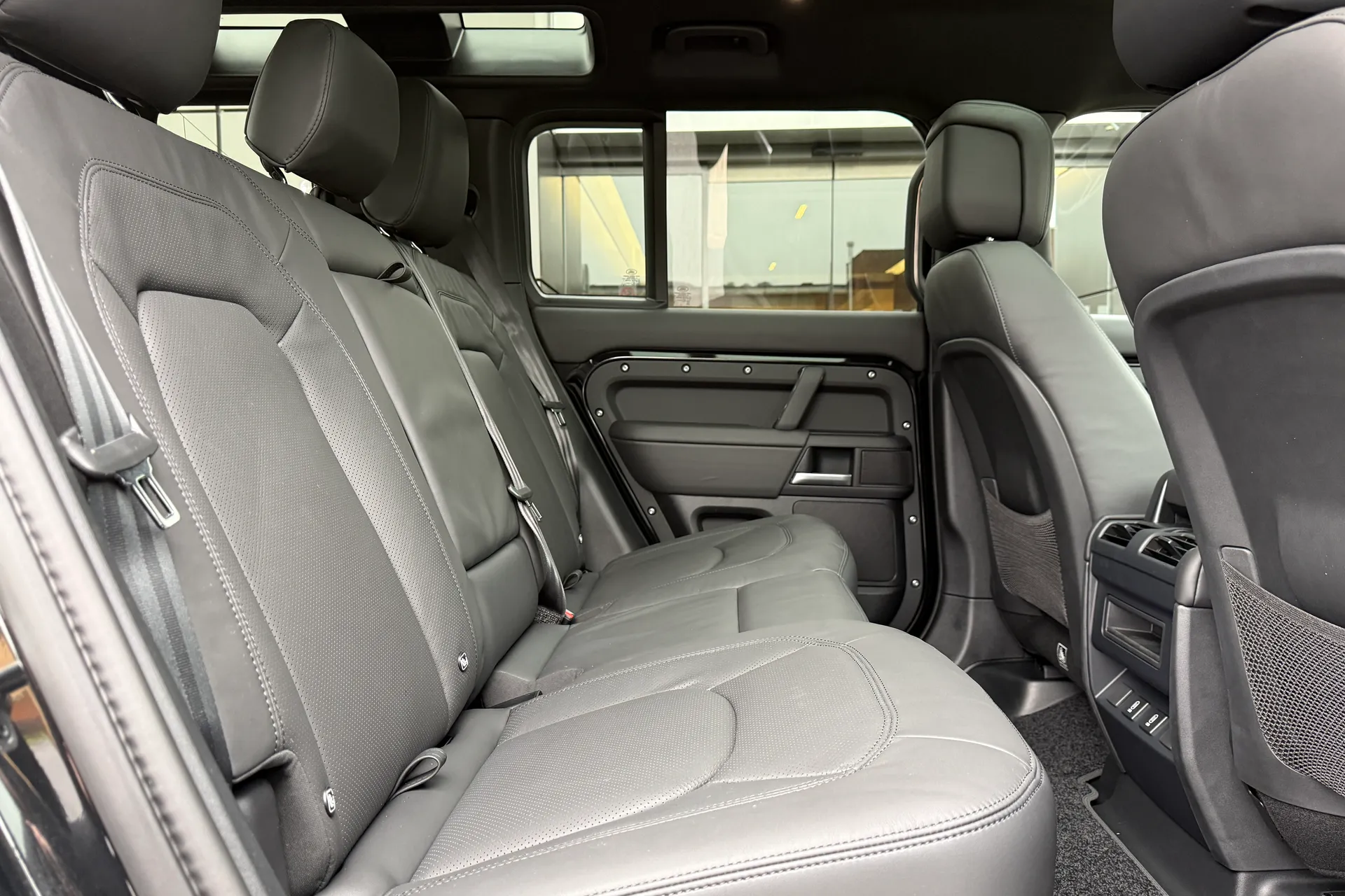 LAND ROVER DEFENDER thumbnail image number 23